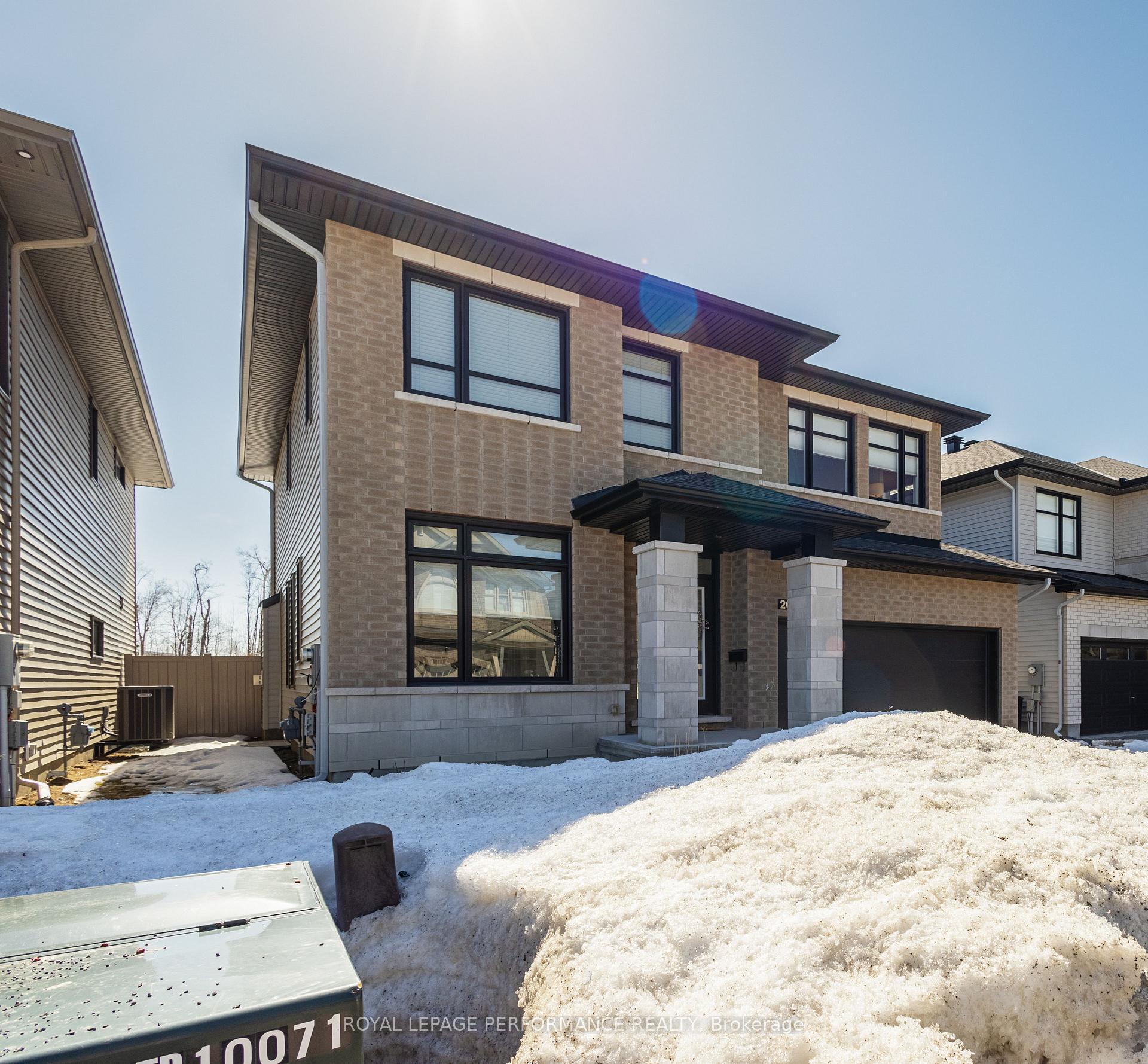 Photo 2 of 205 Shinleaf Crescent, Ottawa, Mer Bleue/Bradley Estates/Anderson Park — HOMEH