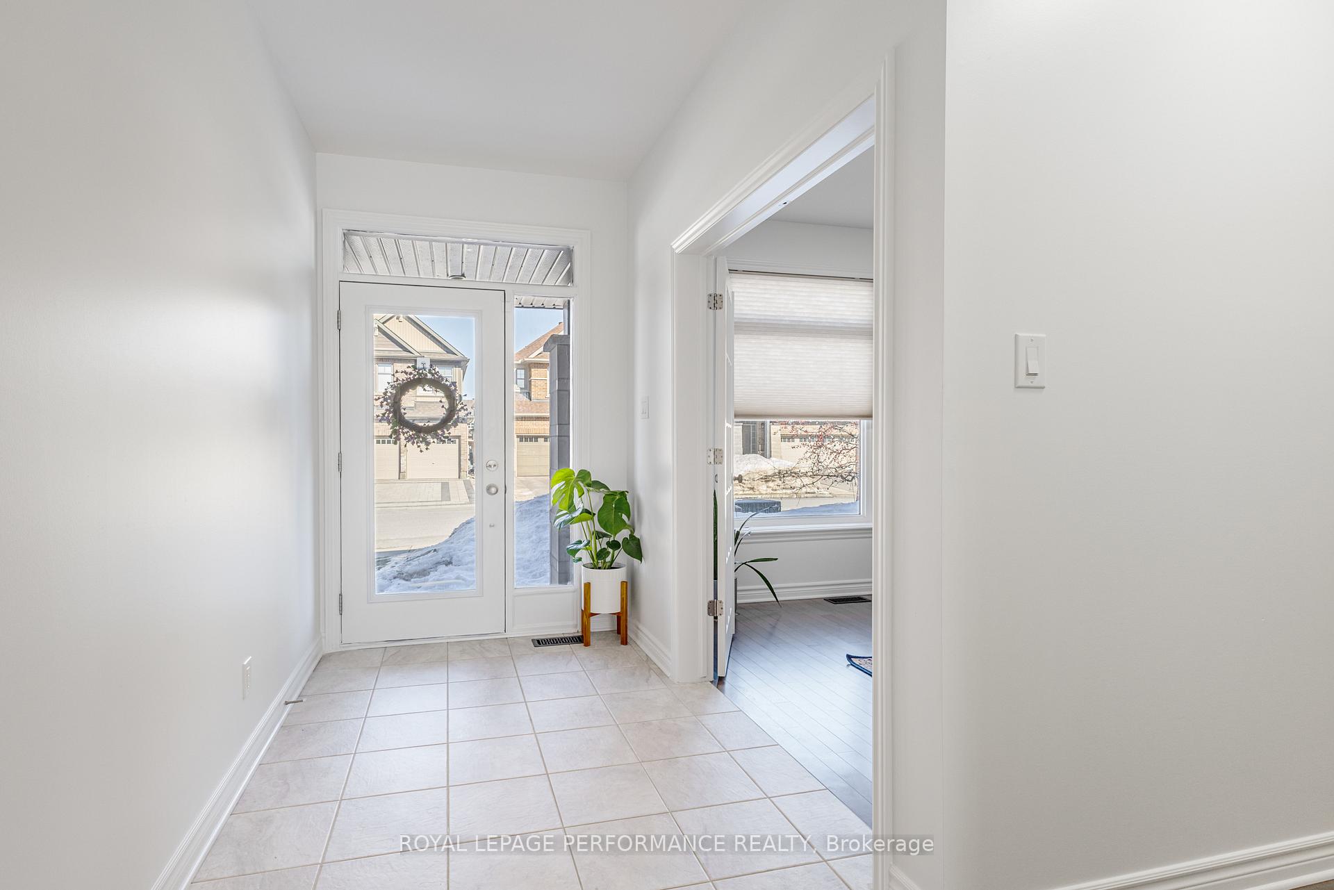 Photo 4 of 205 Shinleaf Crescent, Ottawa, Mer Bleue/Bradley Estates/Anderson Park — HOMEH