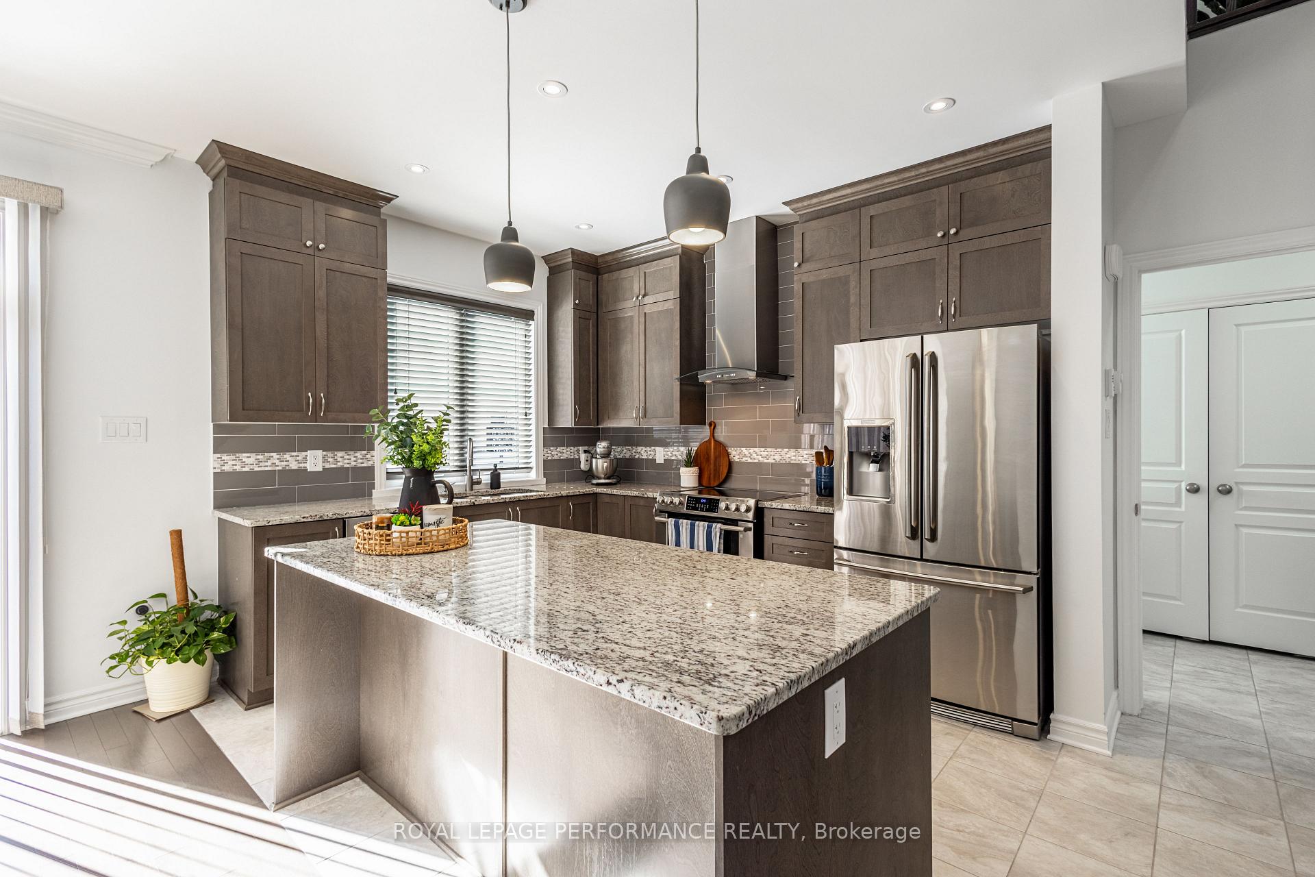 Photo 11 of 205 Shinleaf Crescent, Ottawa, Mer Bleue/Bradley Estates/Anderson Park — HOMEH