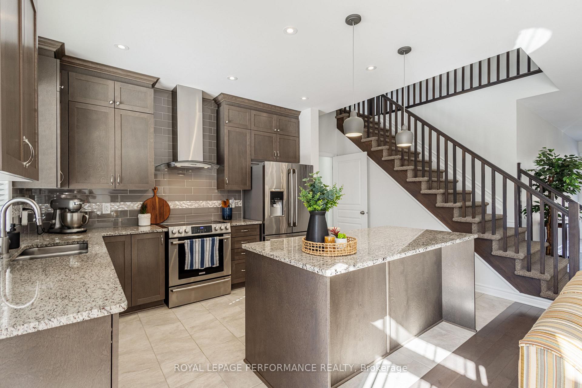 Photo 13 of 205 Shinleaf Crescent, Ottawa, Mer Bleue/Bradley Estates/Anderson Park — HOMEH