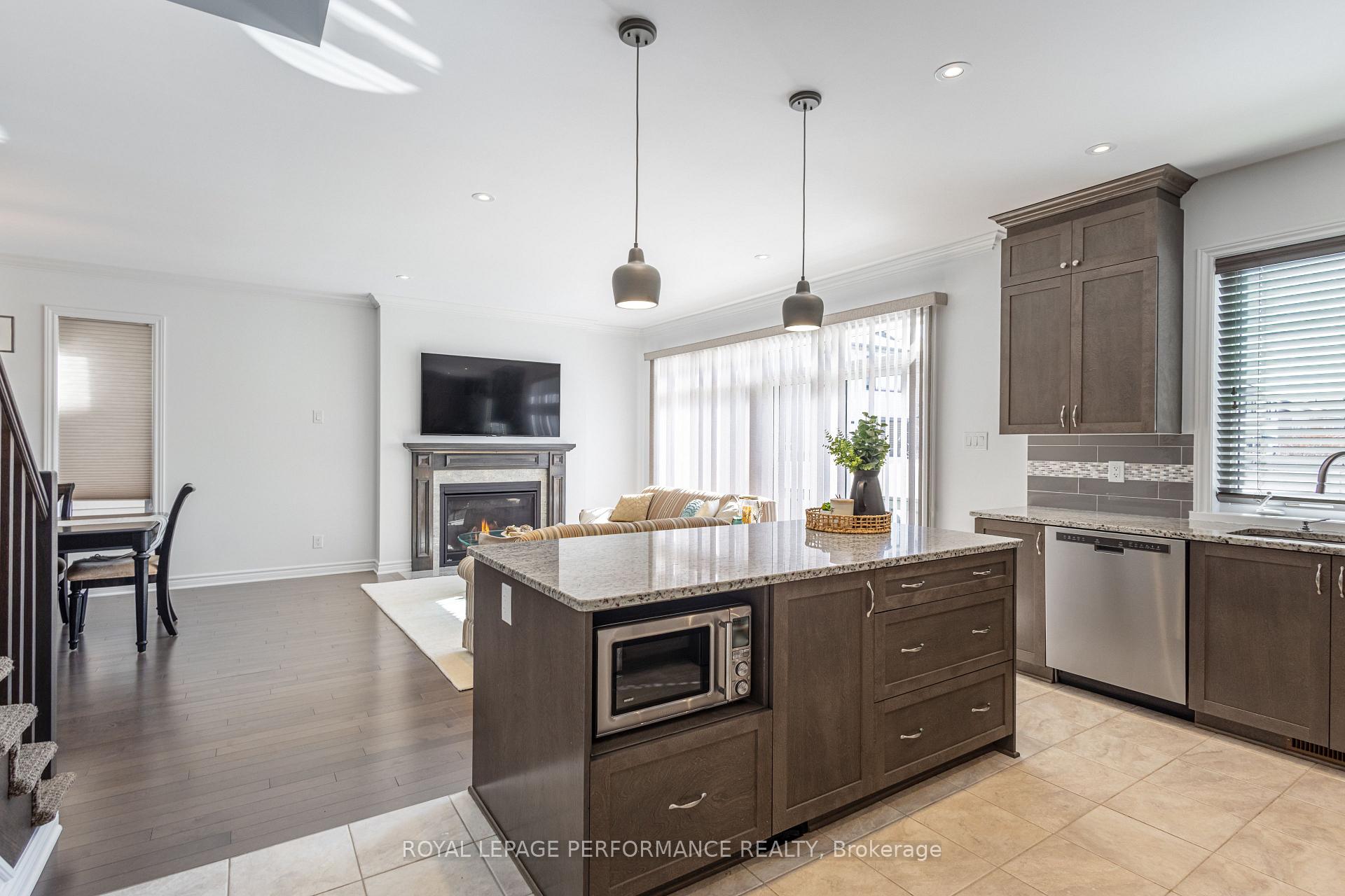 Photo 15 of 205 Shinleaf Crescent, Ottawa, Mer Bleue/Bradley Estates/Anderson Park — HOMEH