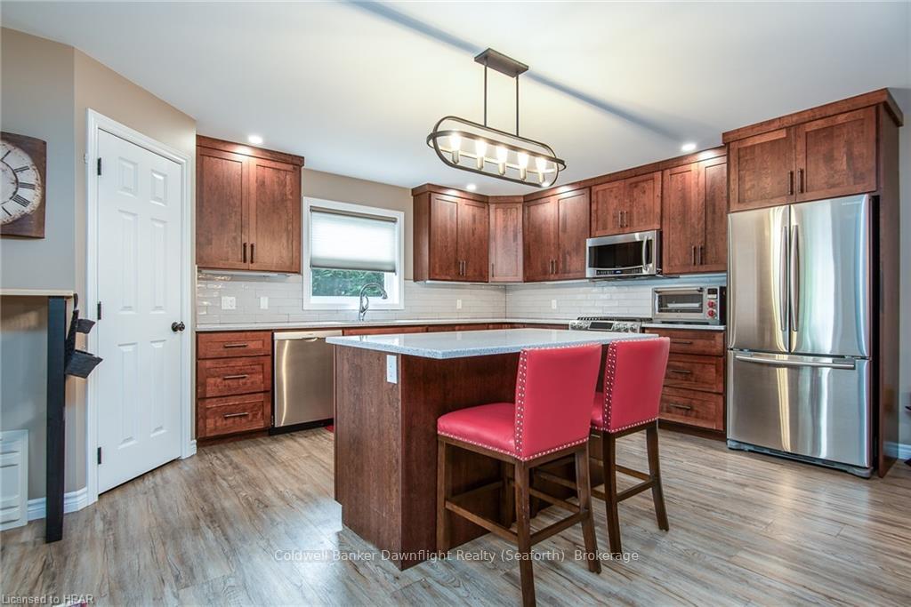 Photo 16 of 216 King Street East, North Huron, Blyth — HOMEH