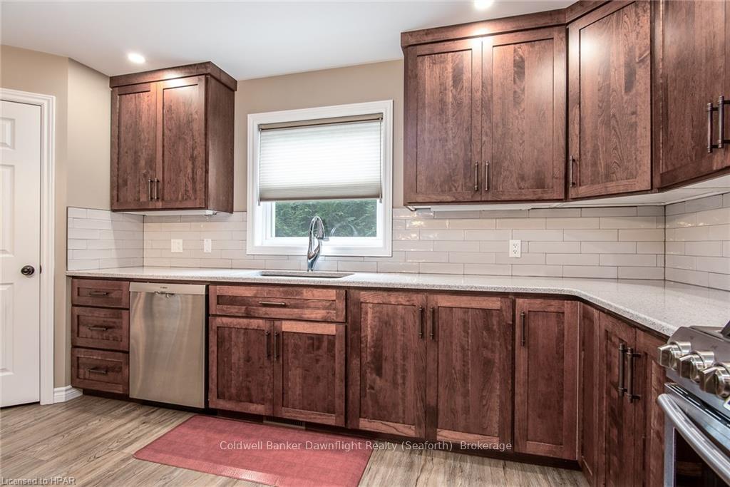 Photo 19 of 216 King Street East, North Huron, Blyth — HOMEH