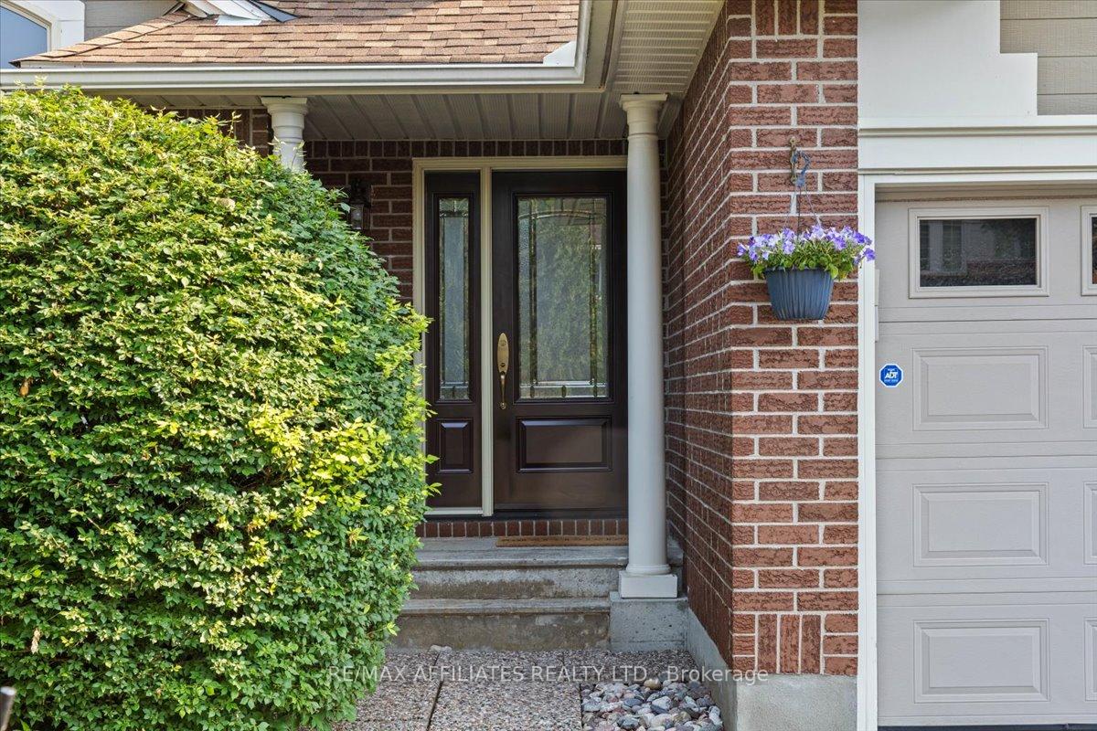 Photo 2 of 1713 Autumn Ridge Drive, Ottawa, Chapel Hill — HOMEH