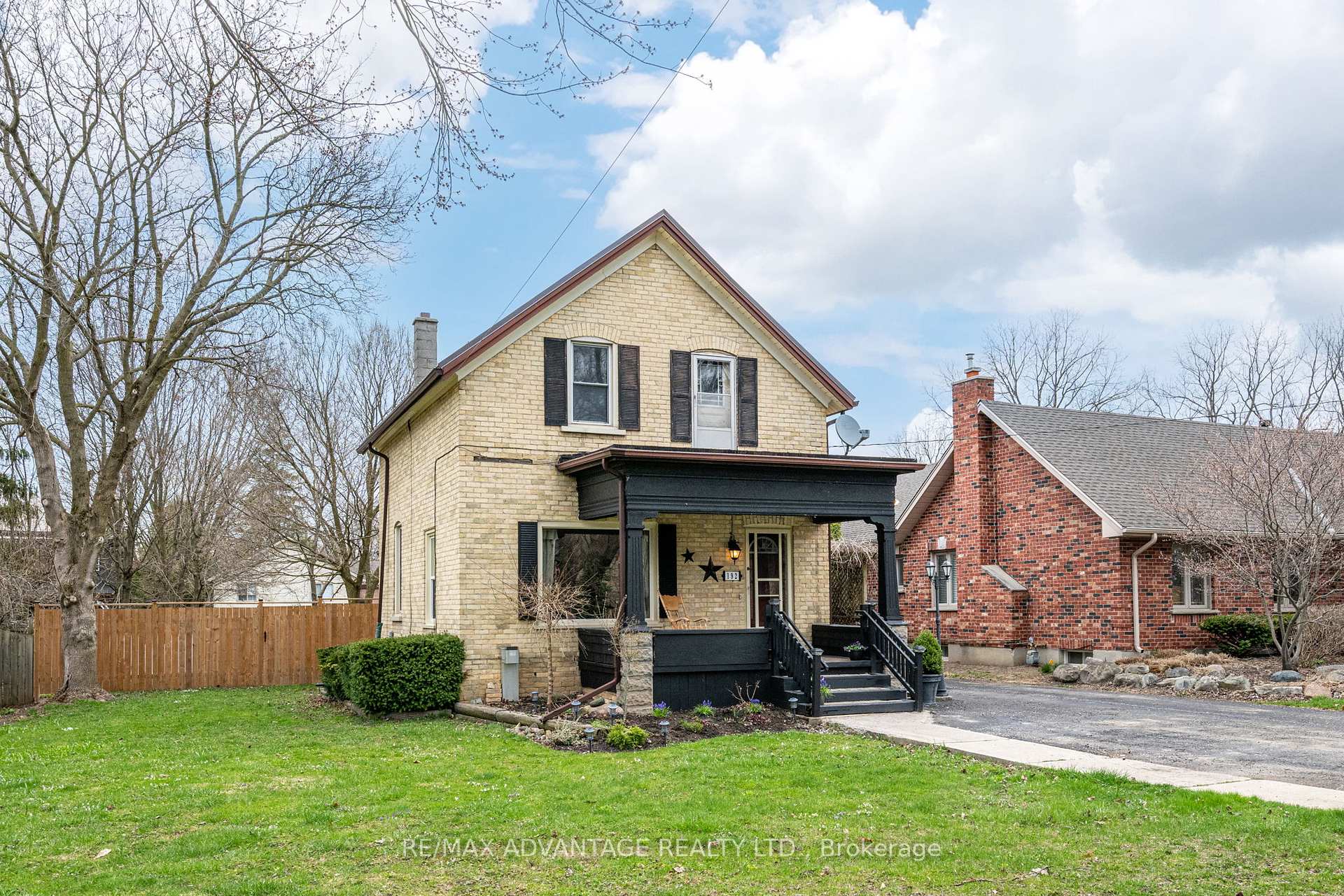 Photo 2 of 192 High Street, North Middlesex, Alisa Craig — HOMEH