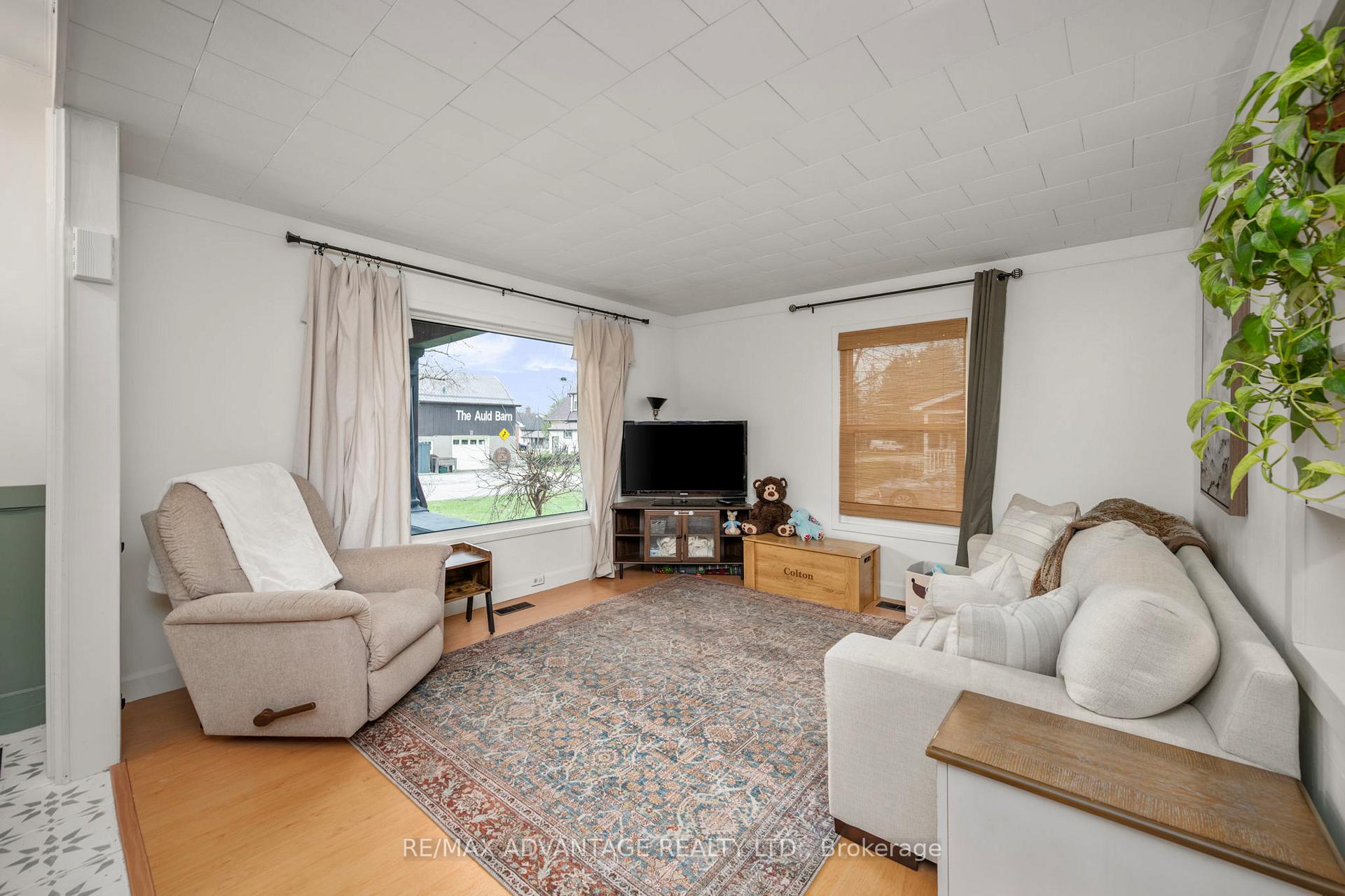 Photo 8 of 192 High Street, North Middlesex, Alisa Craig — HOMEH