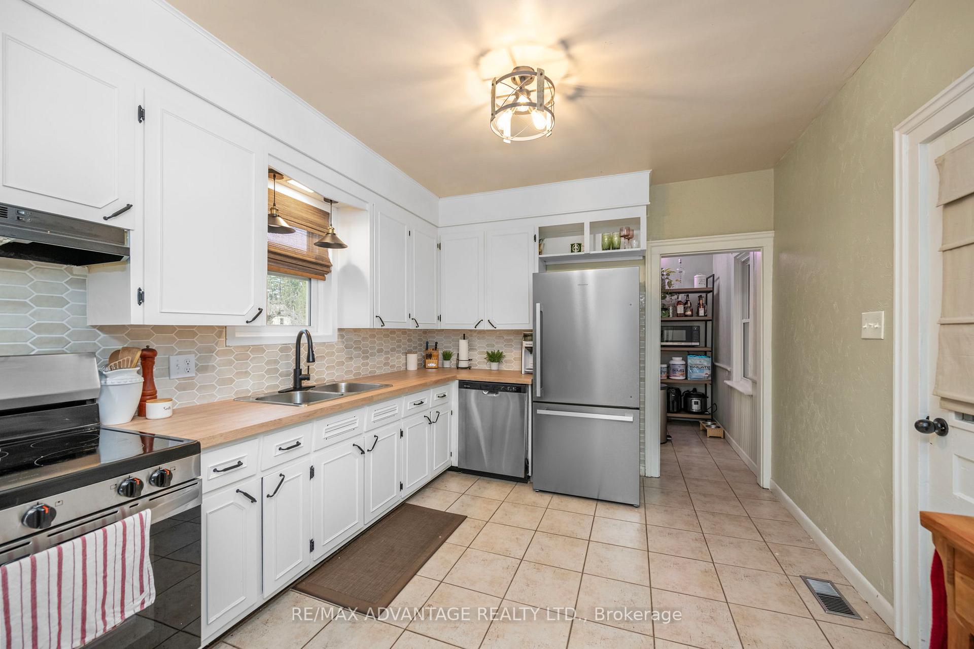 Photo 15 of 192 High Street, North Middlesex, Alisa Craig — HOMEH