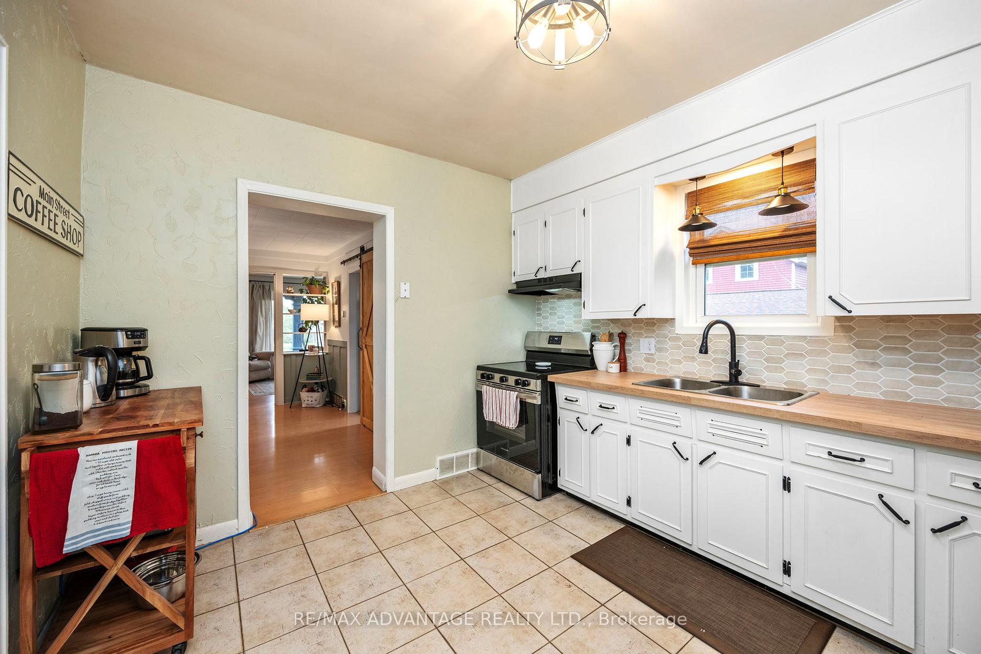 Photo 17 of 192 High Street, North Middlesex, Alisa Craig — HOMEH