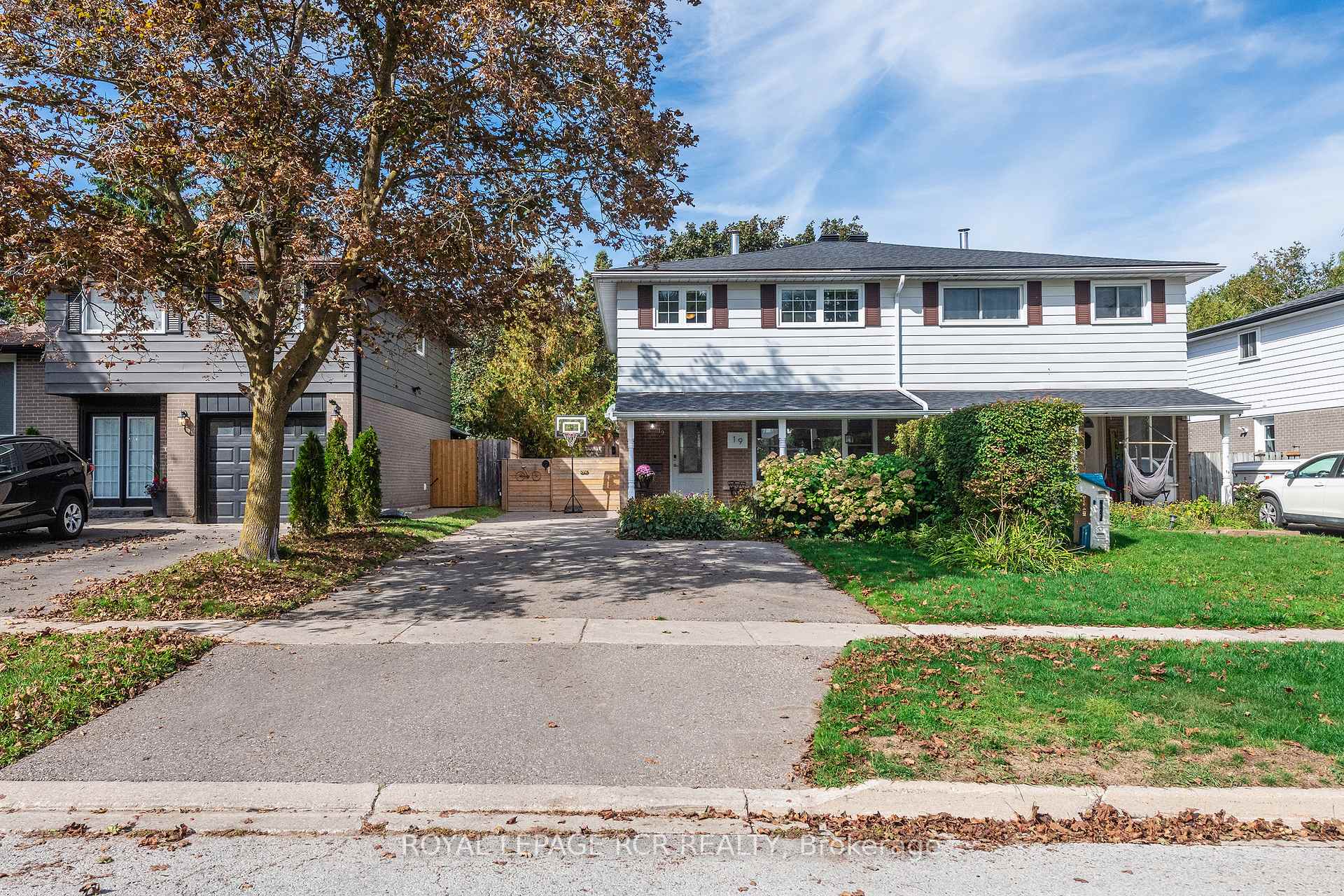 Photo 1 of 19 Carlton Drive, Orangeville — HOMEH