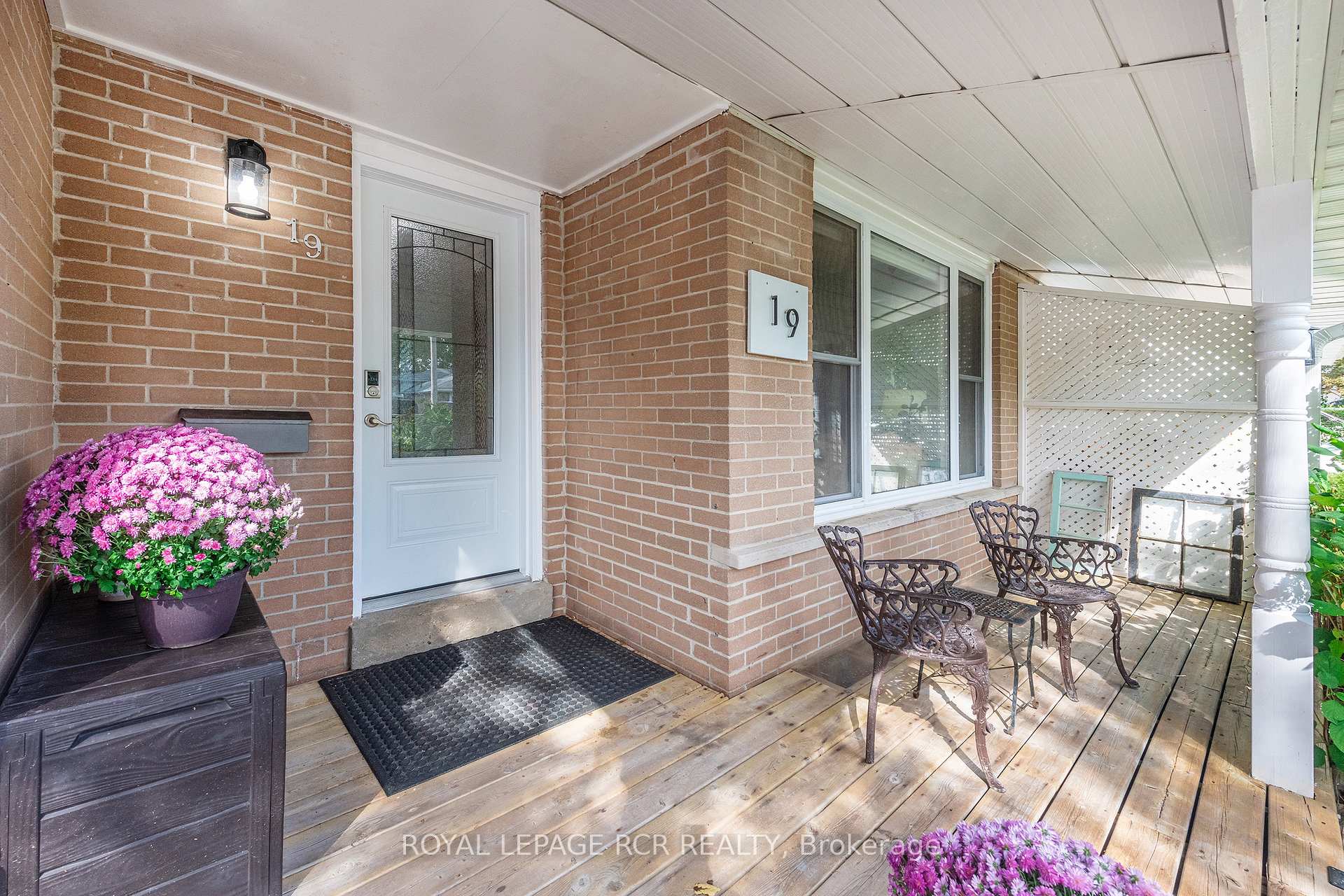 Photo 5 of 19 Carlton Drive, Orangeville — HOMEH