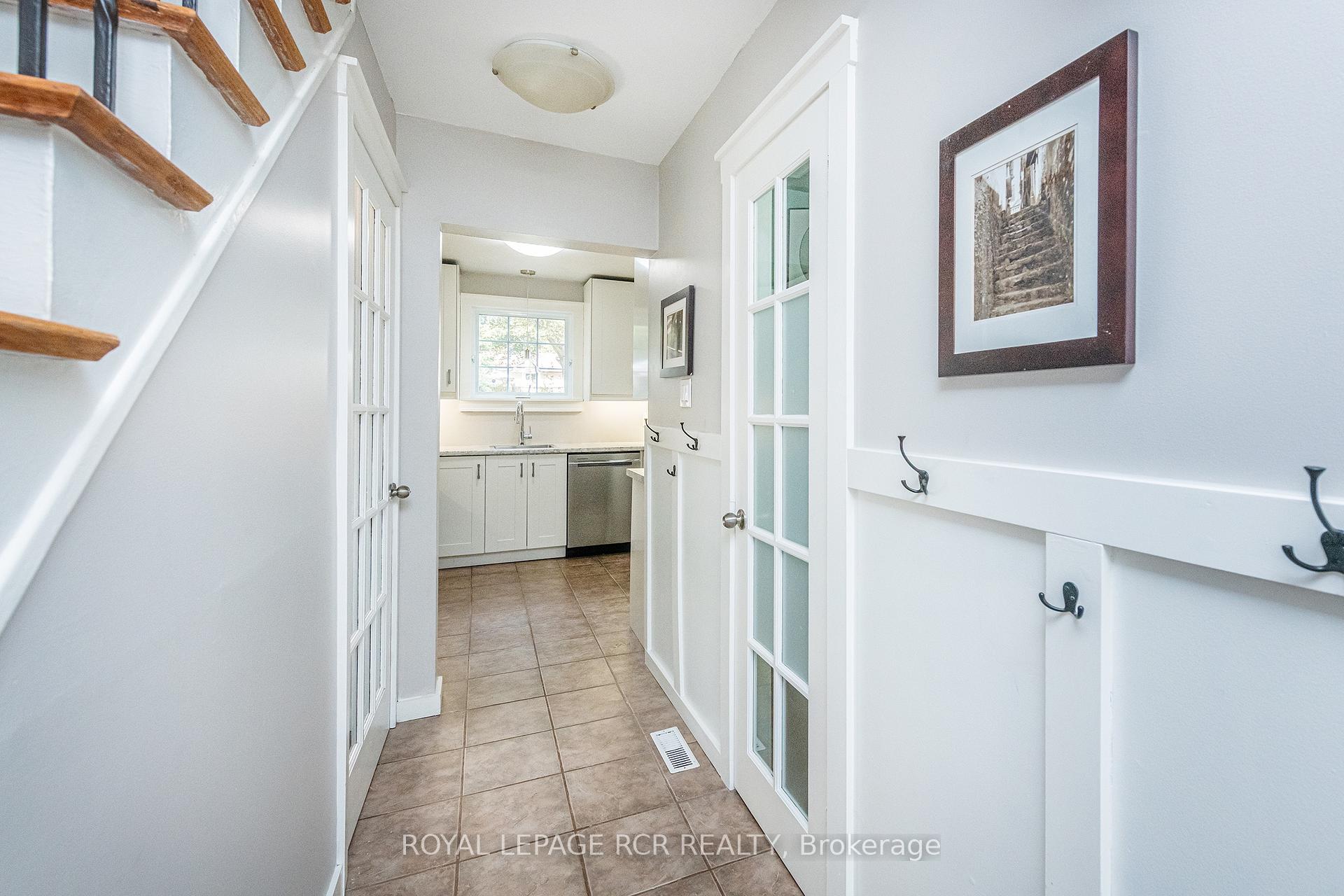 Photo 8 of 19 Carlton Drive, Orangeville — HOMEH