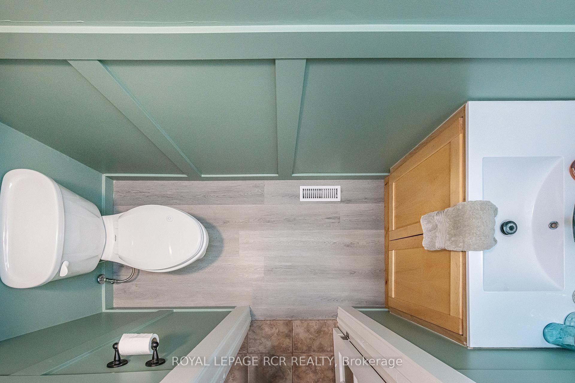 Photo 10 of 19 Carlton Drive, Orangeville — HOMEH