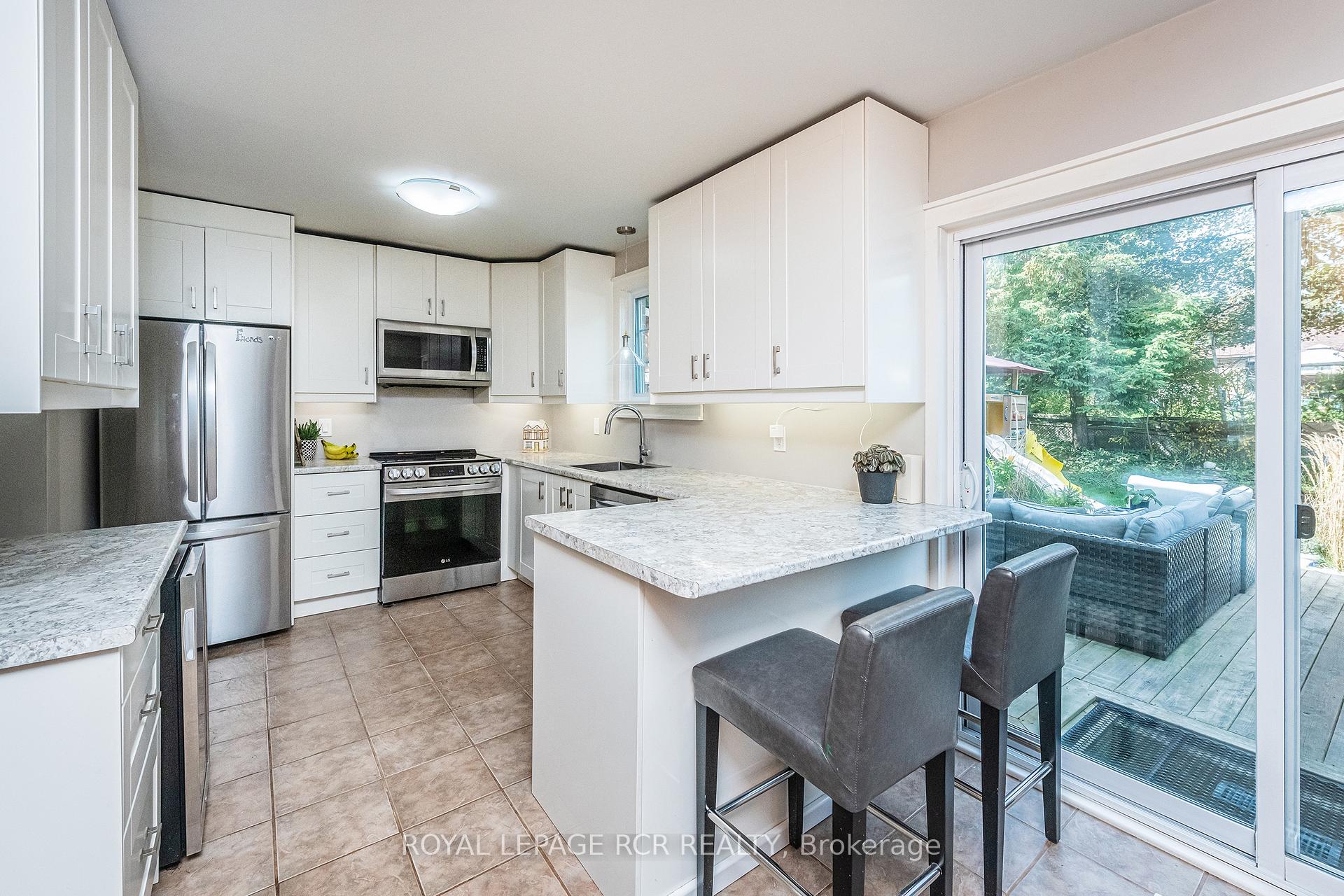 Photo 12 of 19 Carlton Drive, Orangeville — HOMEH