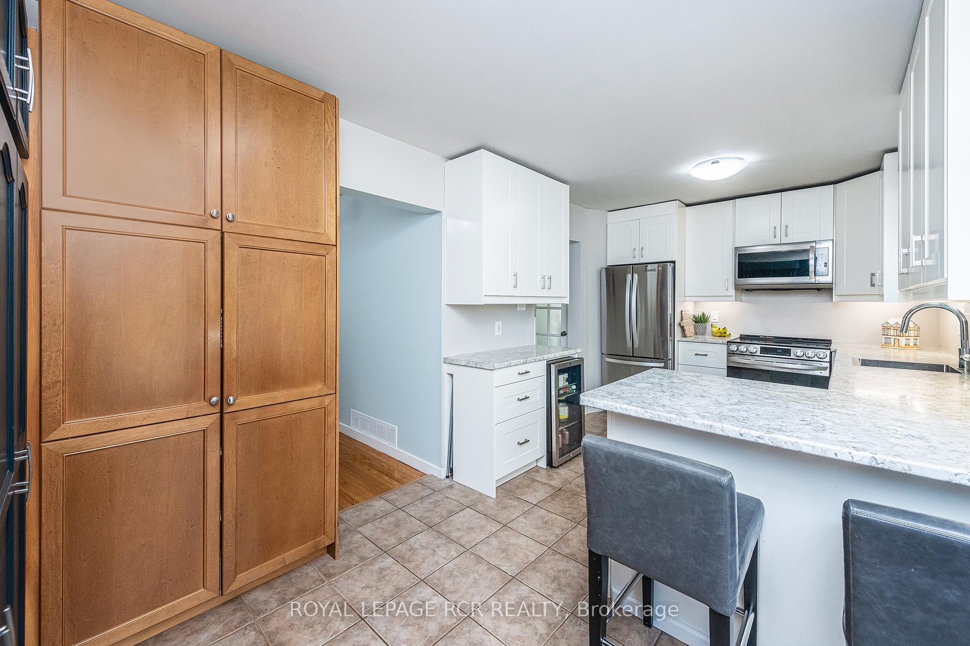 Photo 13 of 19 Carlton Drive, Orangeville — HOMEH