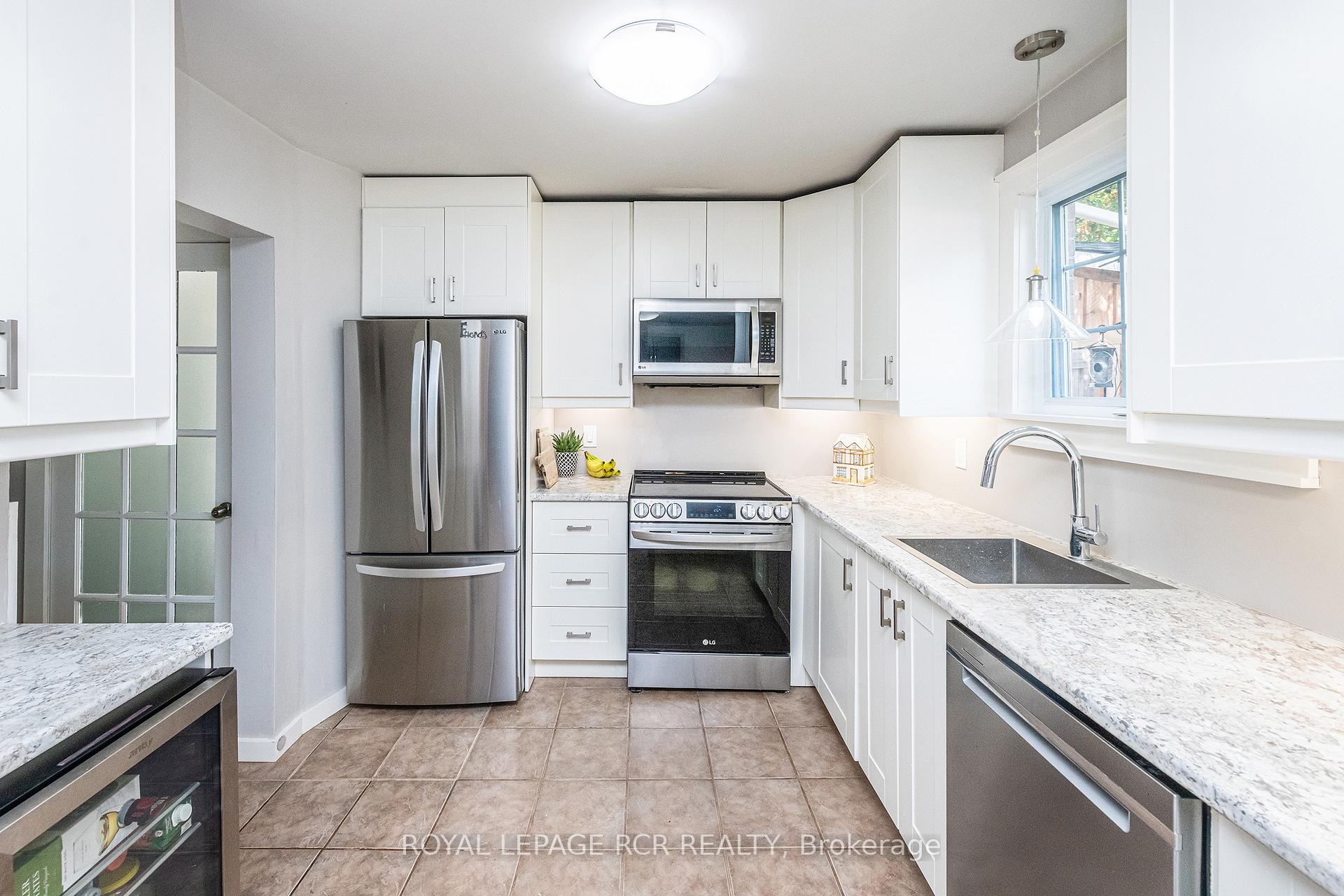 Photo 14 of 19 Carlton Drive, Orangeville — HOMEH