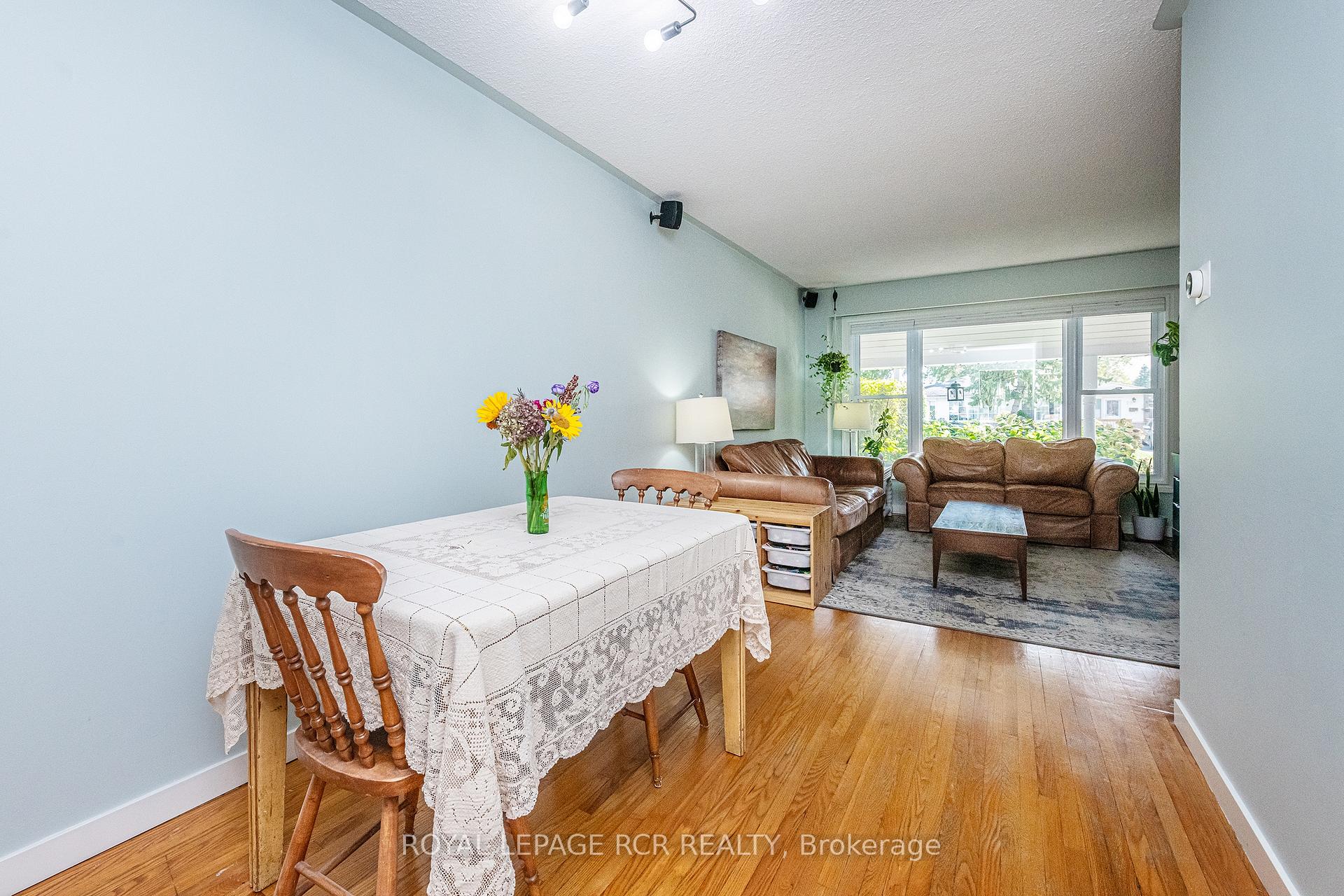 Photo 16 of 19 Carlton Drive, Orangeville — HOMEH