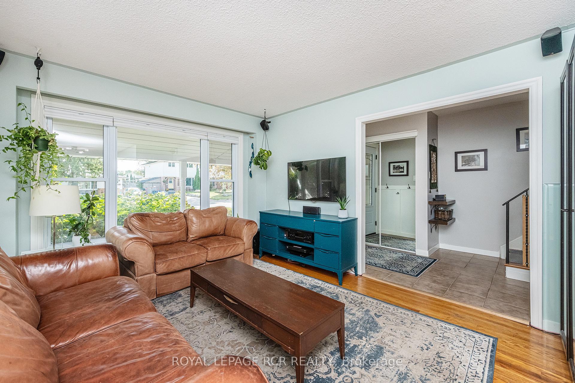 Photo 18 of 19 Carlton Drive, Orangeville — HOMEH