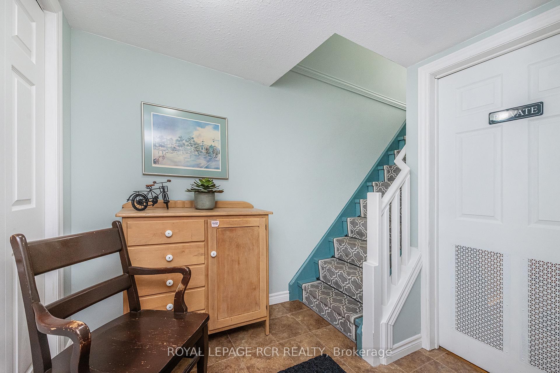 Photo 31 of 19 Carlton Drive, Orangeville — HOMEH