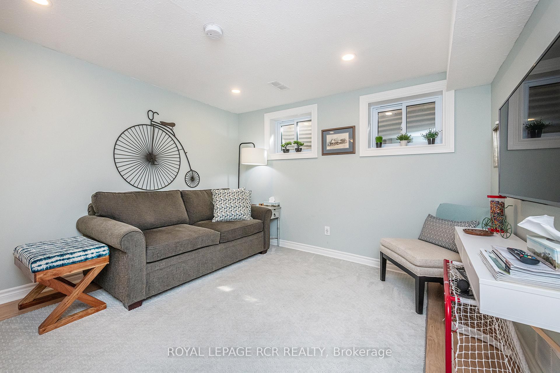 Photo 33 of 19 Carlton Drive, Orangeville — HOMEH
