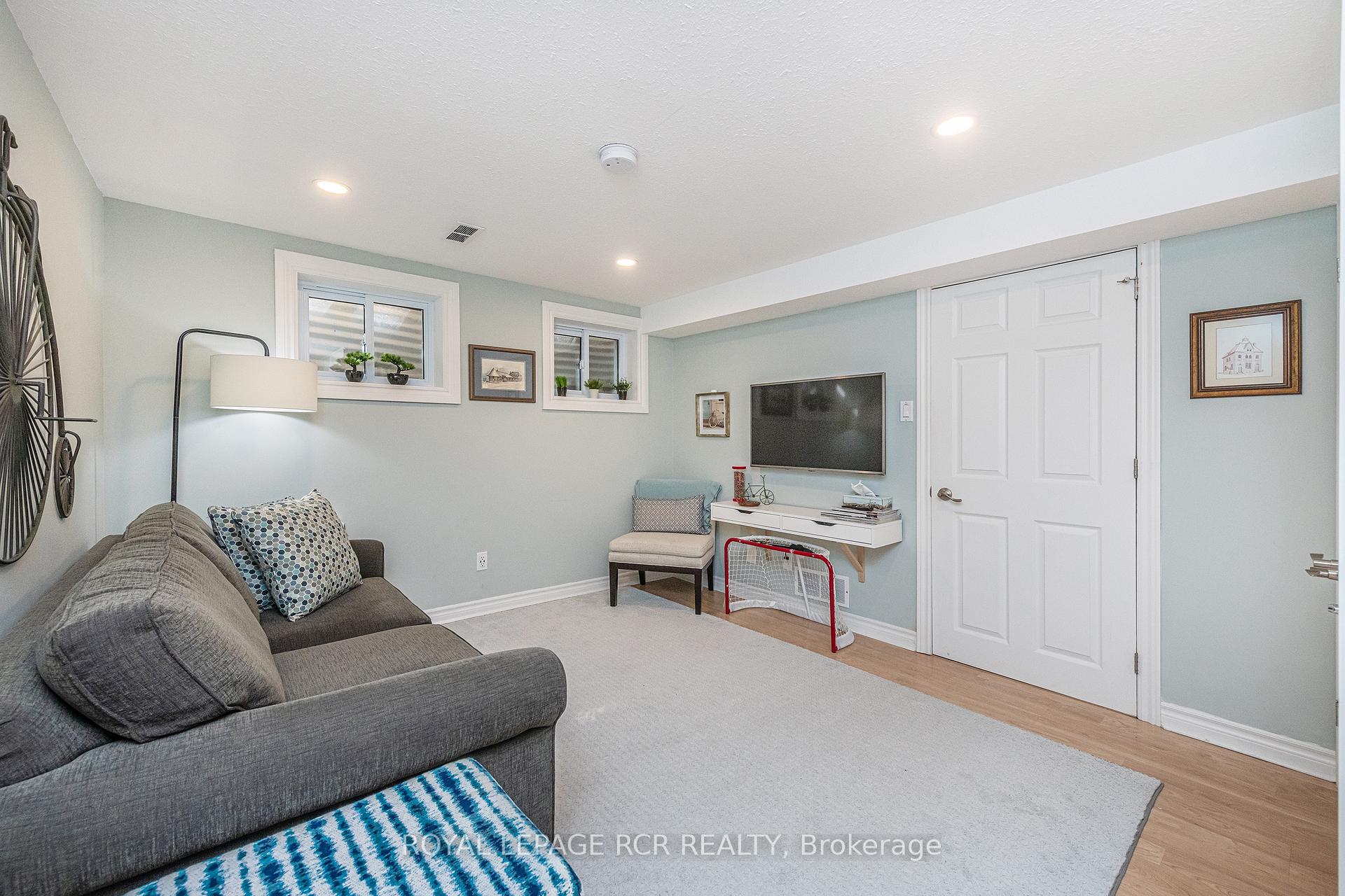 Photo 36 of 19 Carlton Drive, Orangeville — HOMEH