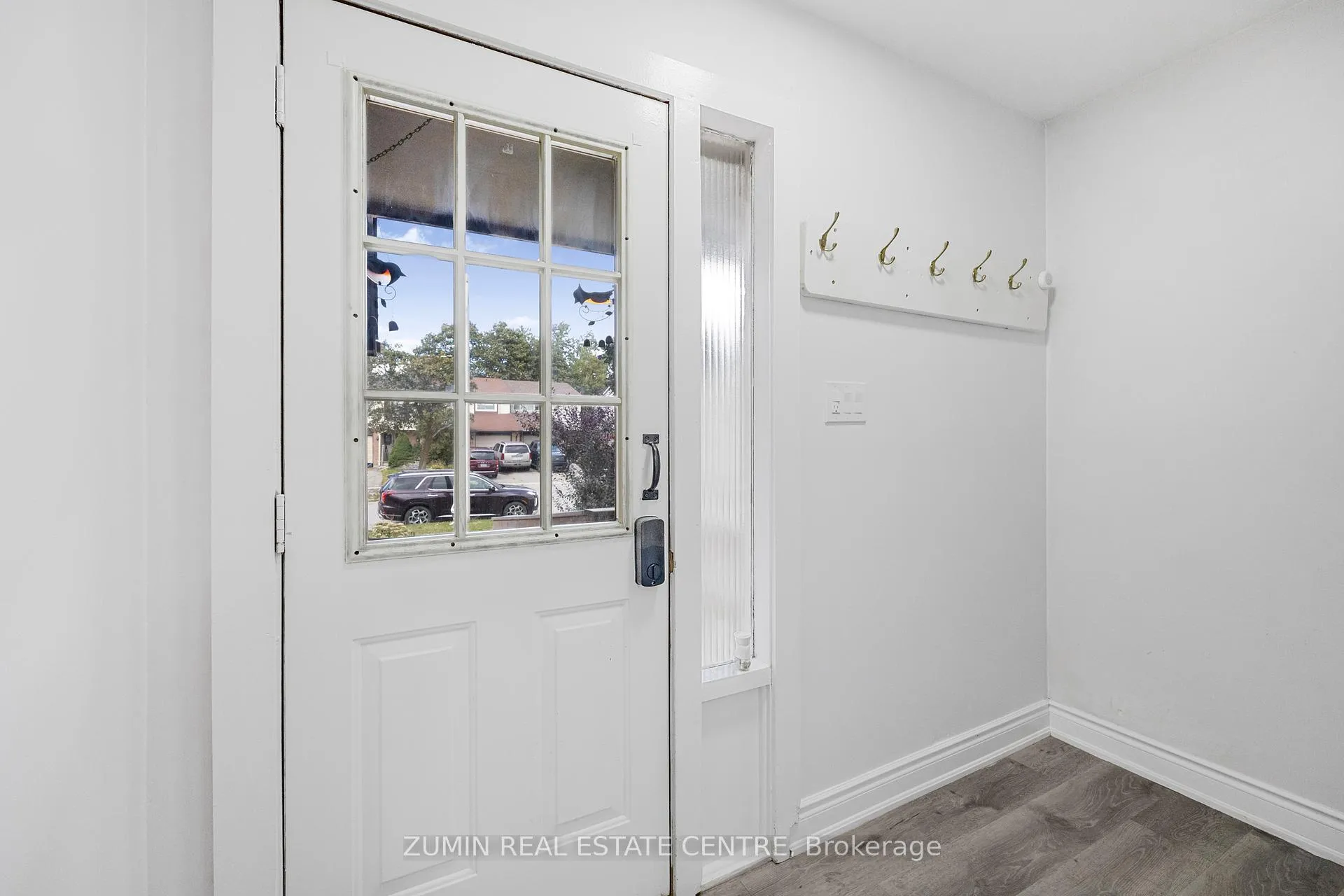 Photo 2 of 14 Johanna Drive, Orangeville — HOMEH