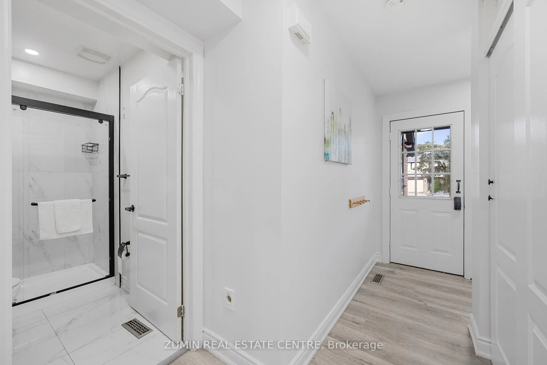 Photo 3 of 14 Johanna Drive, Orangeville — HOMEH