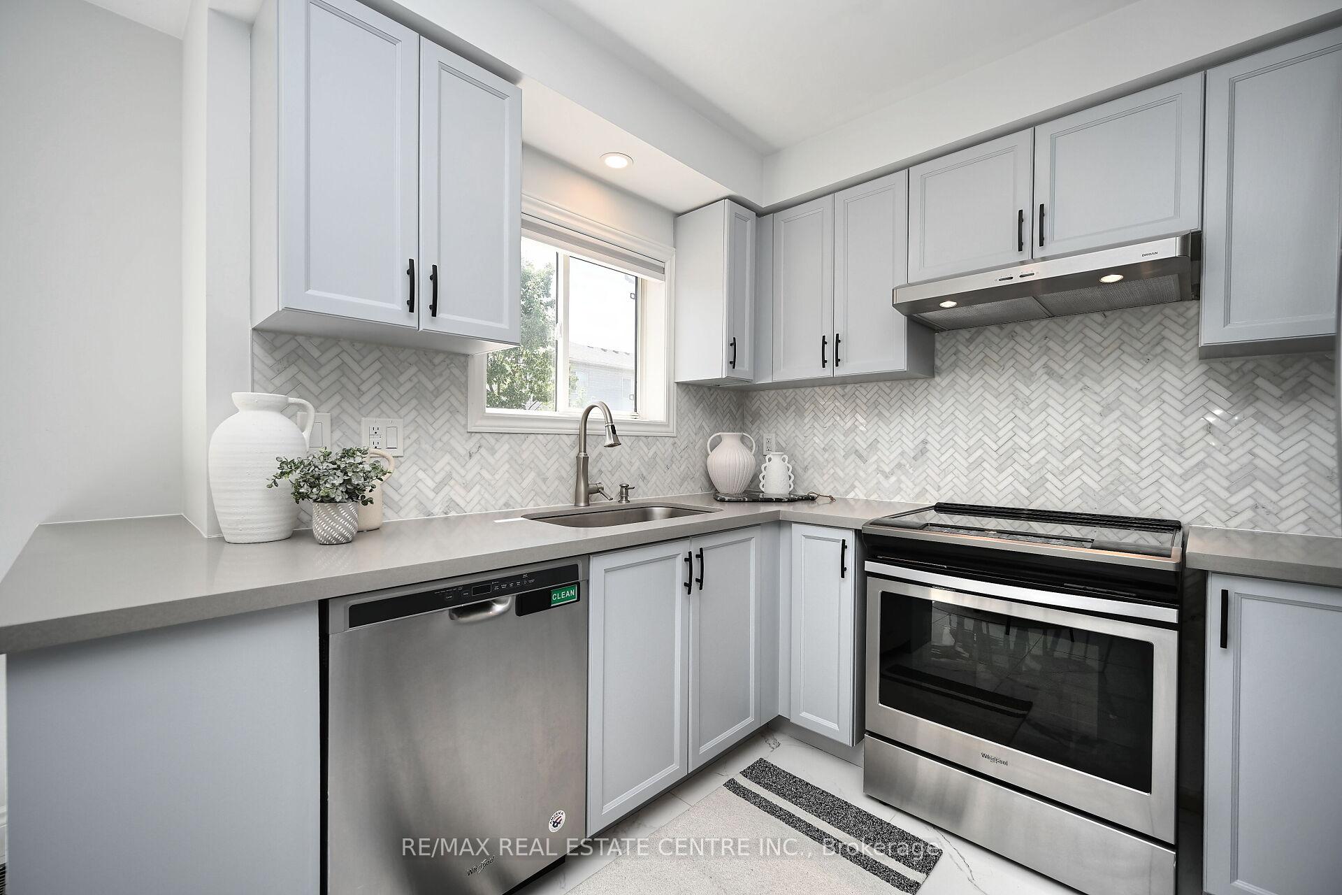 Photo 5 of 24 Sloan Drive, Milton, Dempsey — HOMEH
