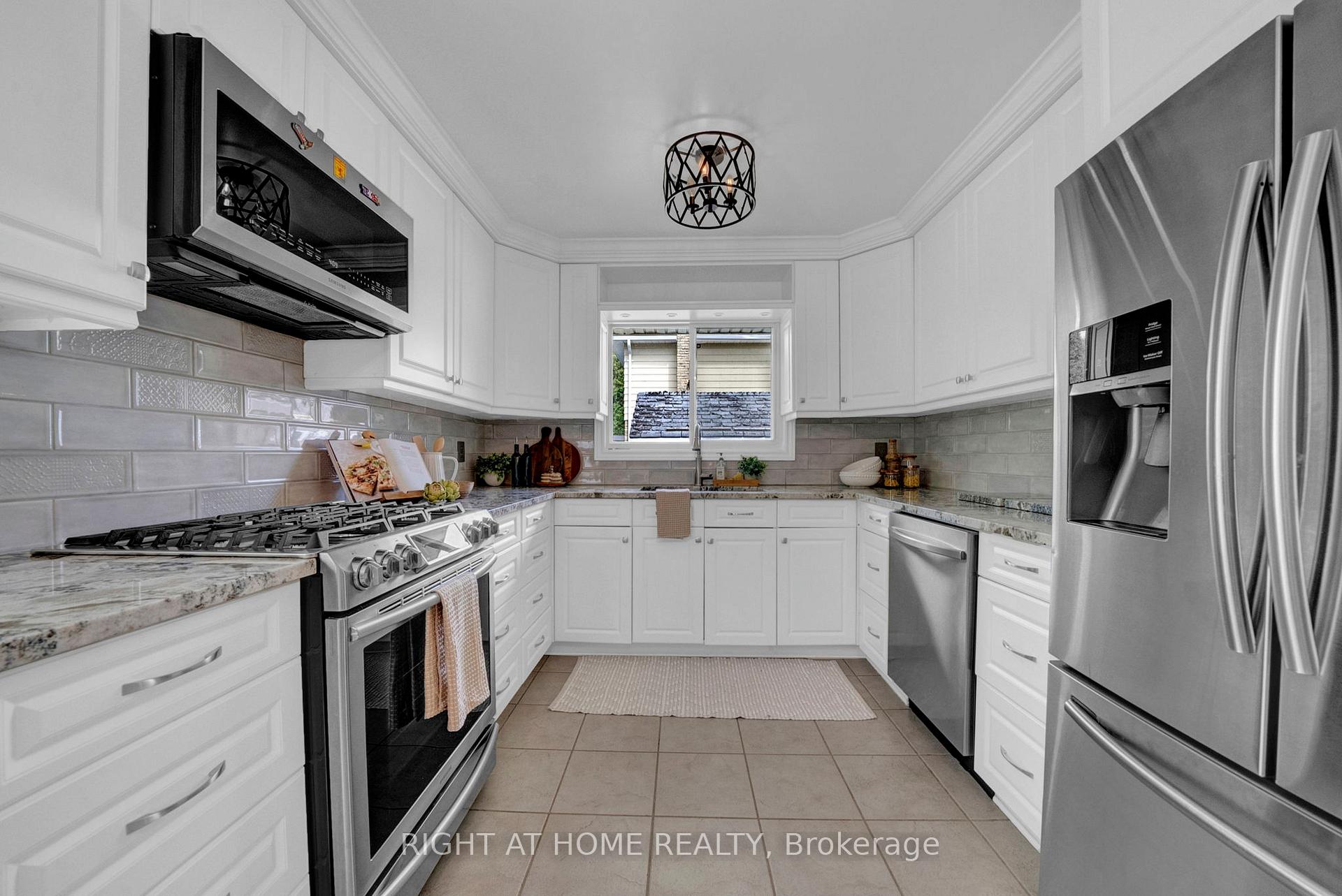 Photo 11 of 1194 Northgate Crescent, Oshawa, Centennial — HOMEH