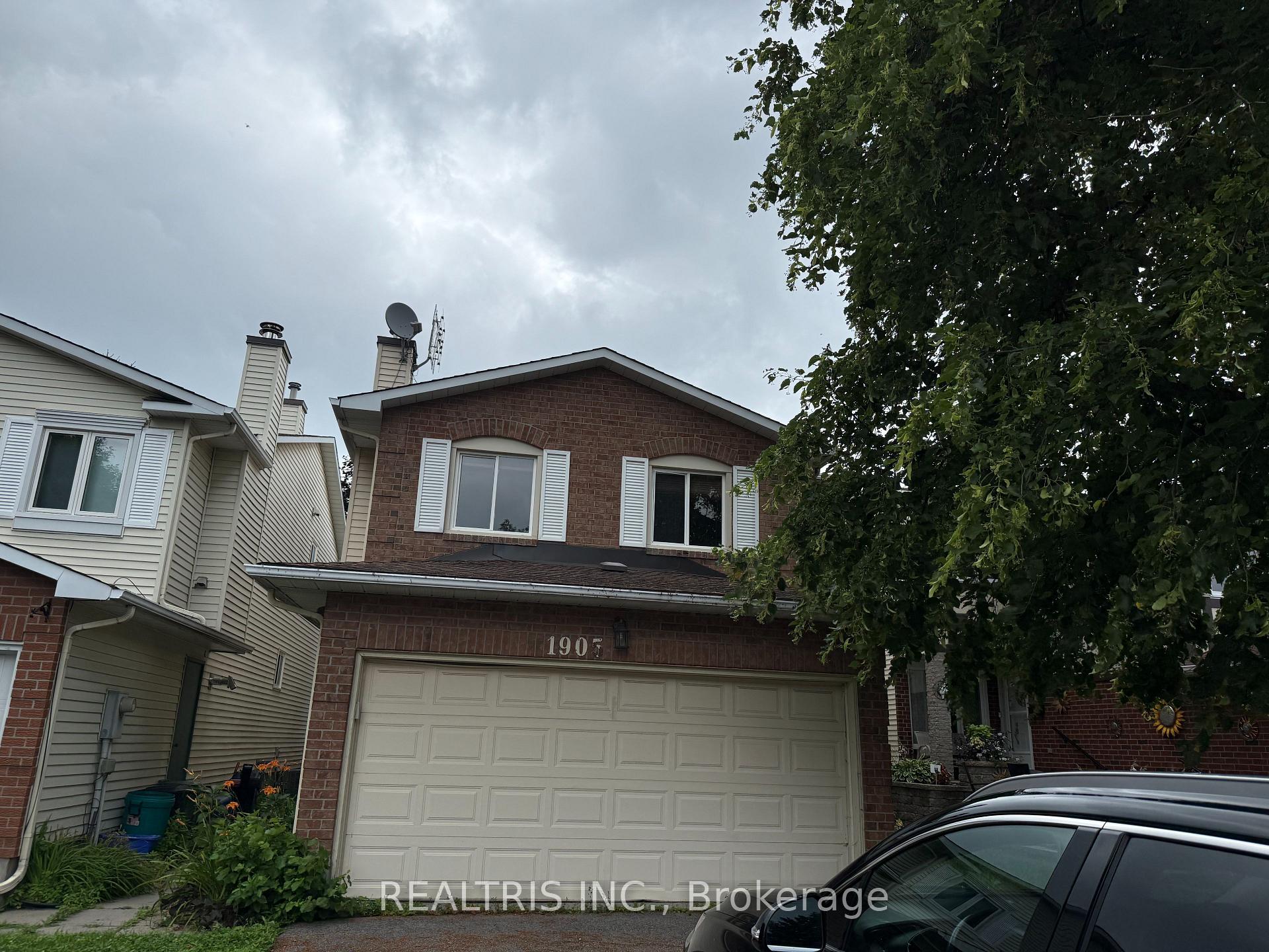Front of 1905 Des Epinettes Avenue