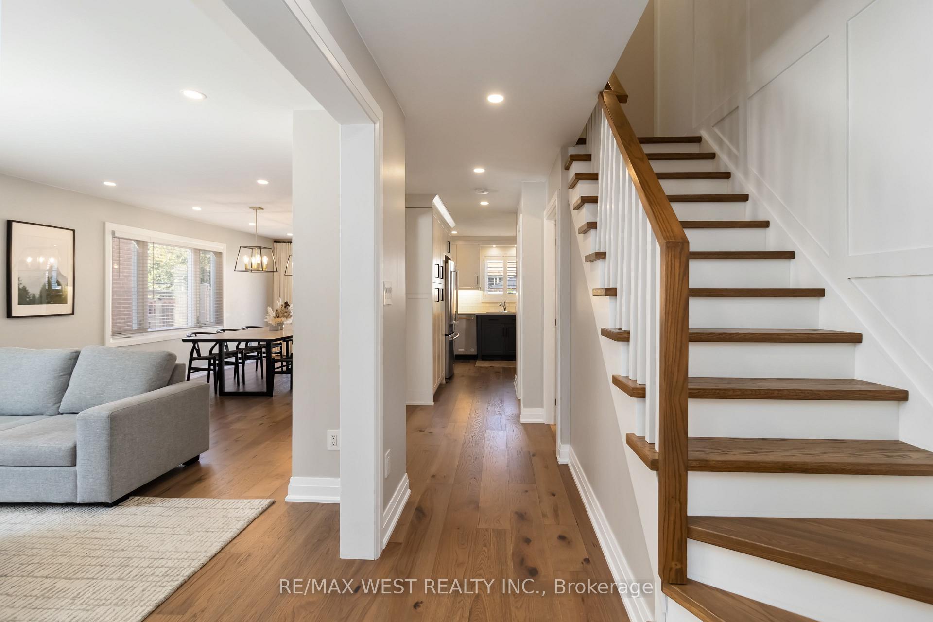 Photo 4 of 440 Bluesky Crescent, Mississauga, Hurontario — HOMEH