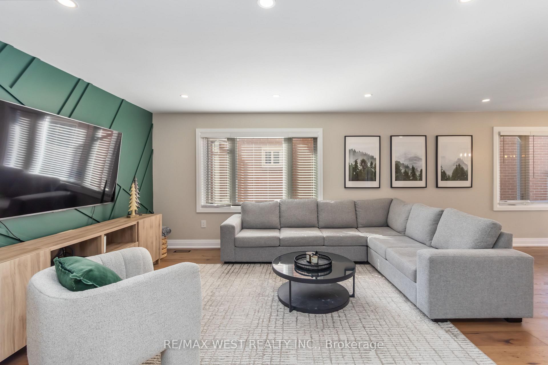 Photo 5 of 440 Bluesky Crescent, Mississauga, Hurontario — HOMEH