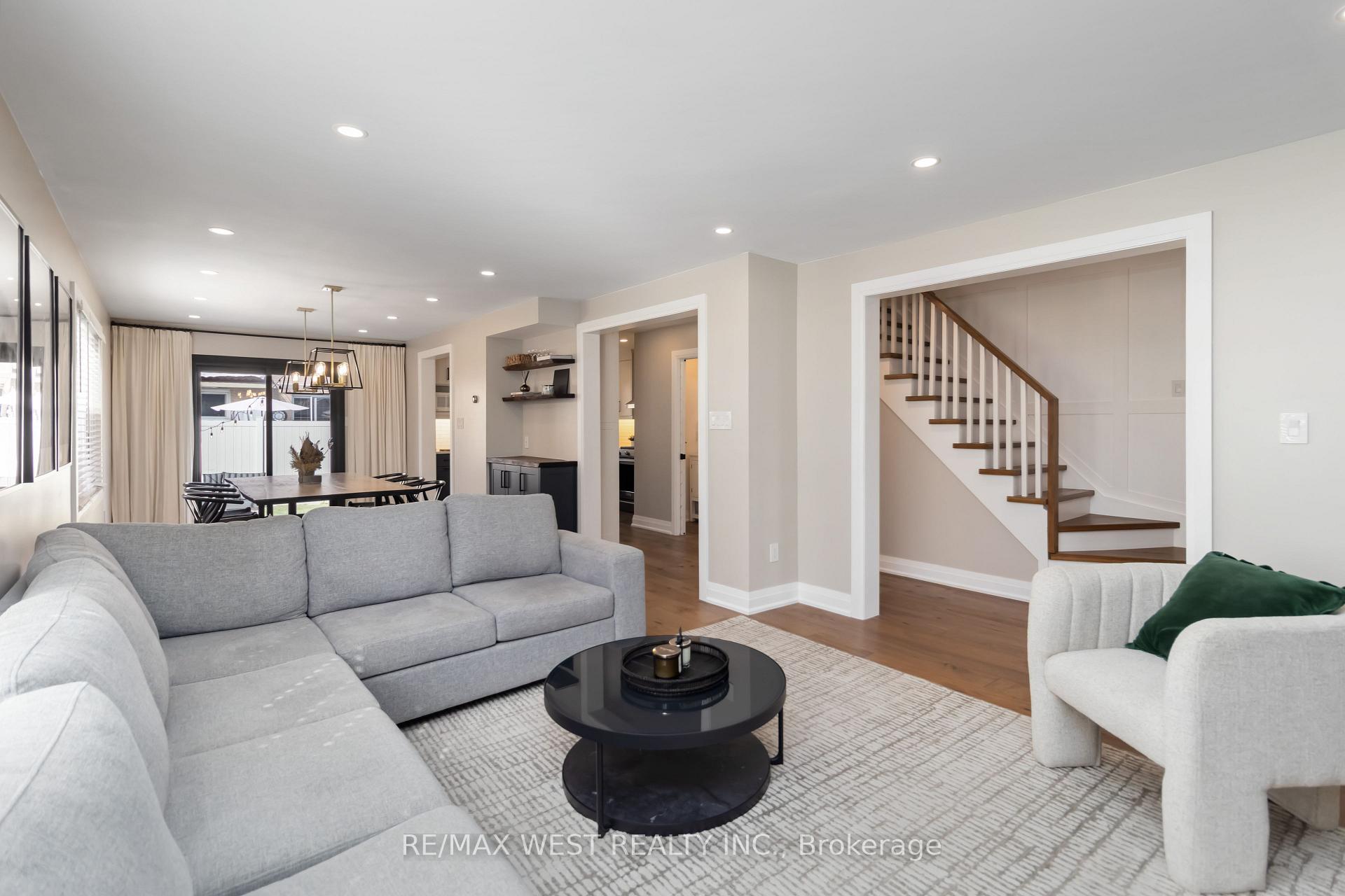 Photo 7 of 440 Bluesky Crescent, Mississauga, Hurontario — HOMEH