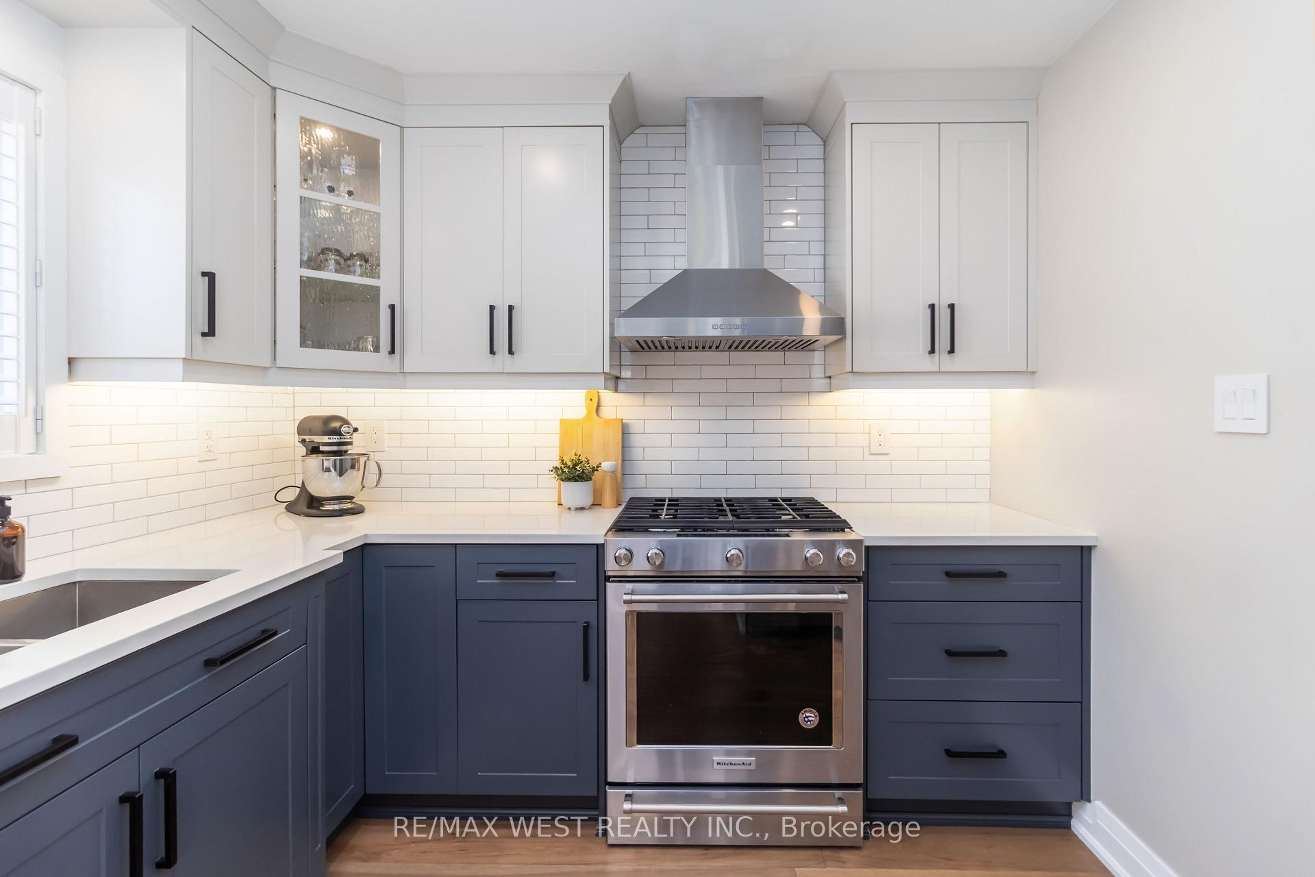 Photo 9 of 440 Bluesky Crescent, Mississauga, Hurontario — HOMEH