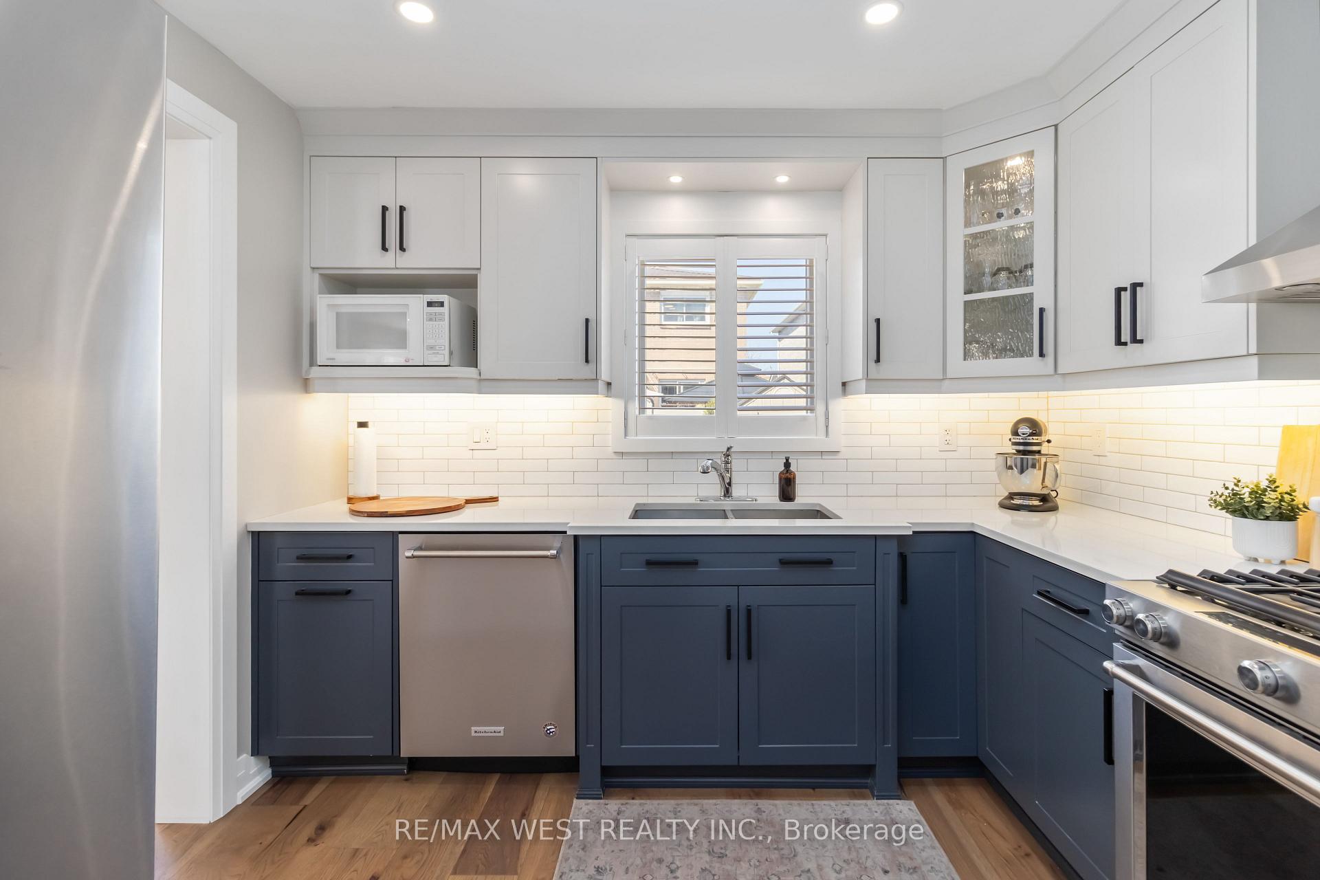 Photo 10 of 440 Bluesky Crescent, Mississauga, Hurontario — HOMEH