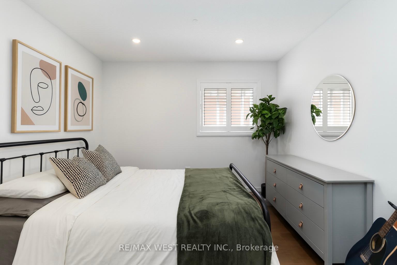 Photo 20 of 440 Bluesky Crescent, Mississauga, Hurontario — HOMEH