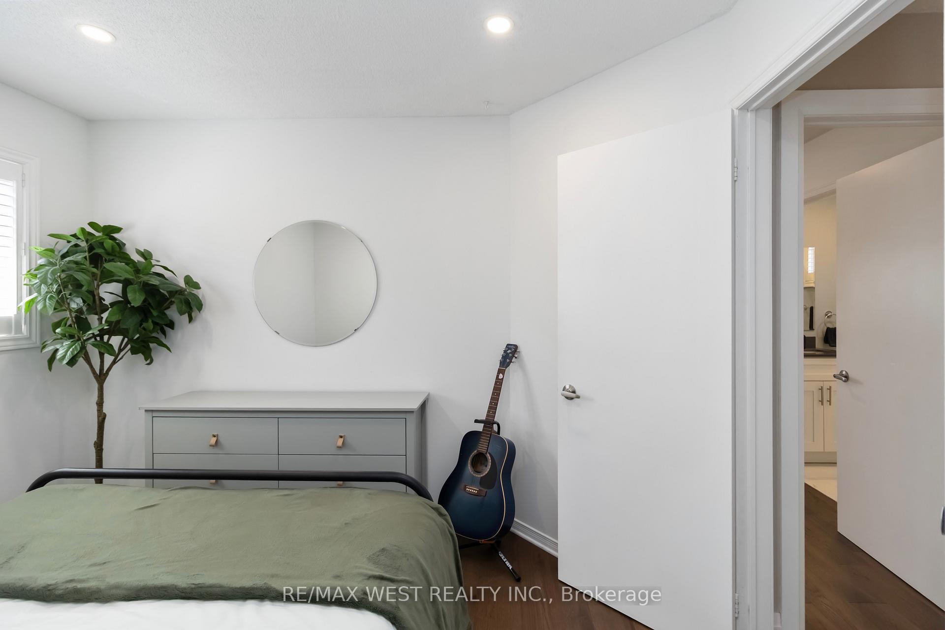Photo 21 of 440 Bluesky Crescent, Mississauga, Hurontario — HOMEH