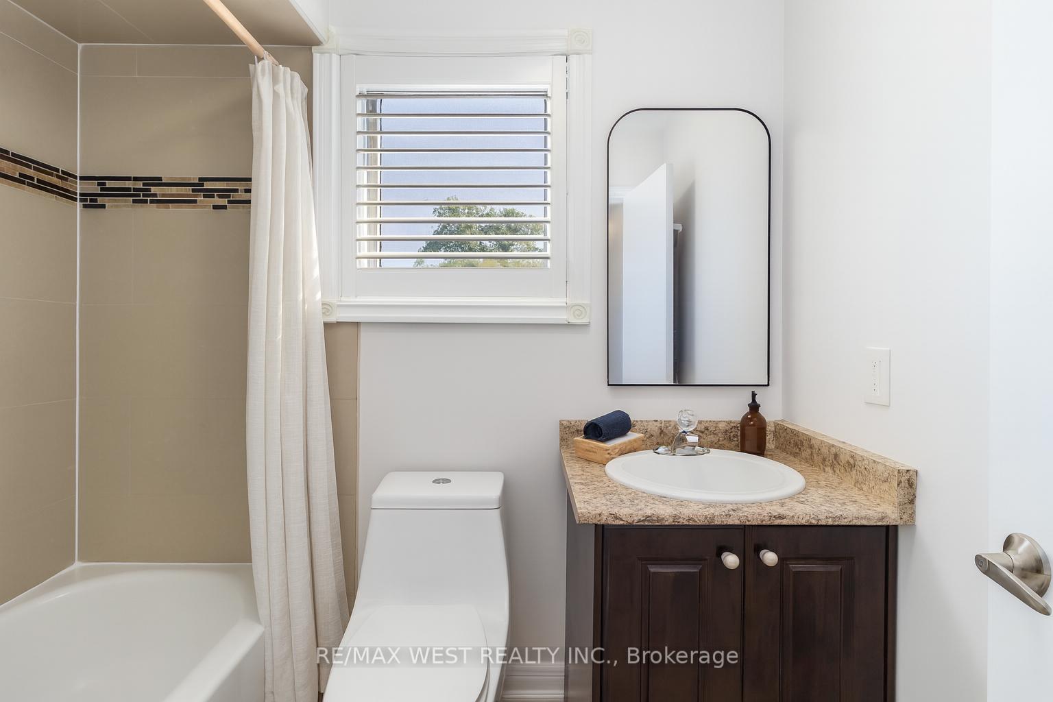 Photo 22 of 440 Bluesky Crescent, Mississauga, Hurontario — HOMEH