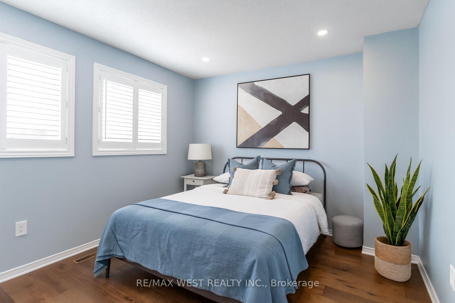 Photo 23 of 440 Bluesky Crescent, Mississauga, Hurontario — HOMEH