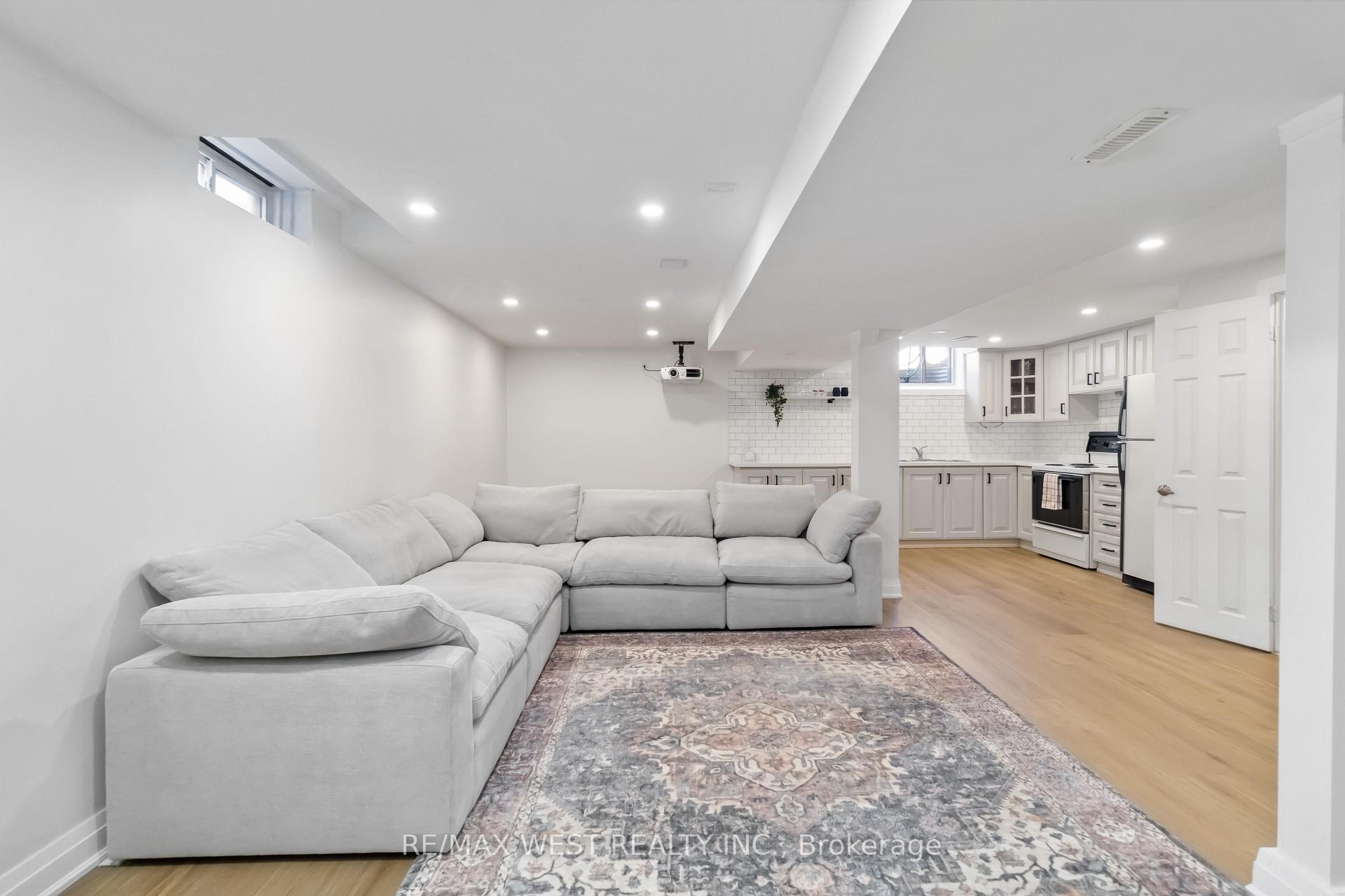 Photo 29 of 440 Bluesky Crescent, Mississauga, Hurontario — HOMEH