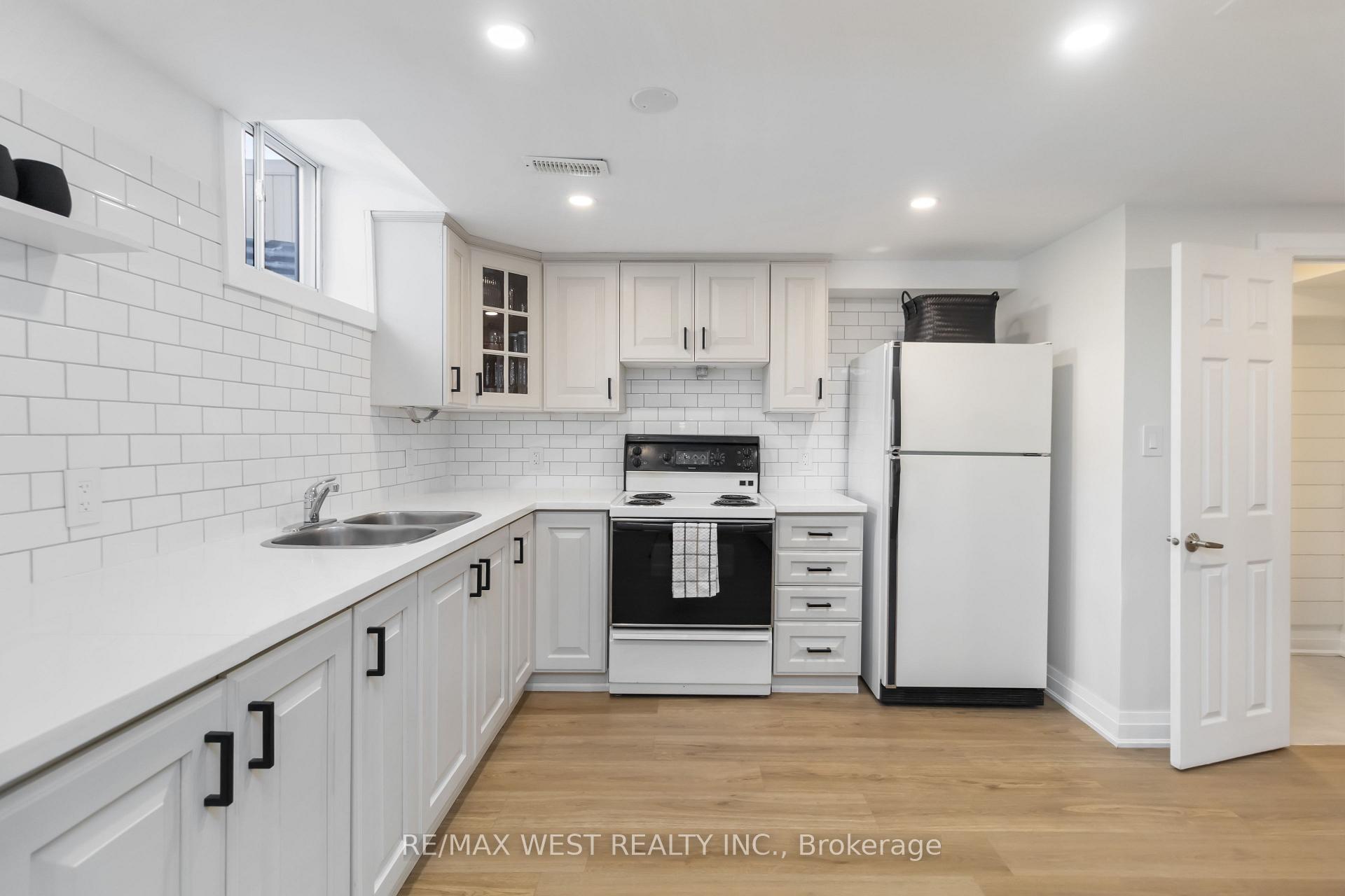 Photo 30 of 440 Bluesky Crescent, Mississauga, Hurontario — HOMEH