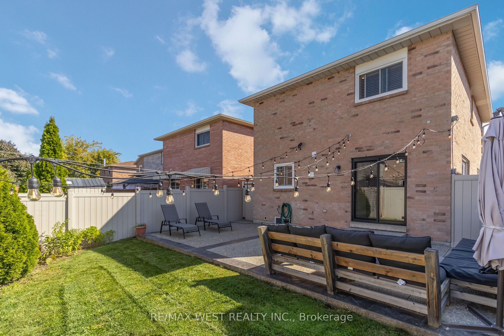 Photo 36 of 440 Bluesky Crescent, Mississauga, Hurontario — HOMEH