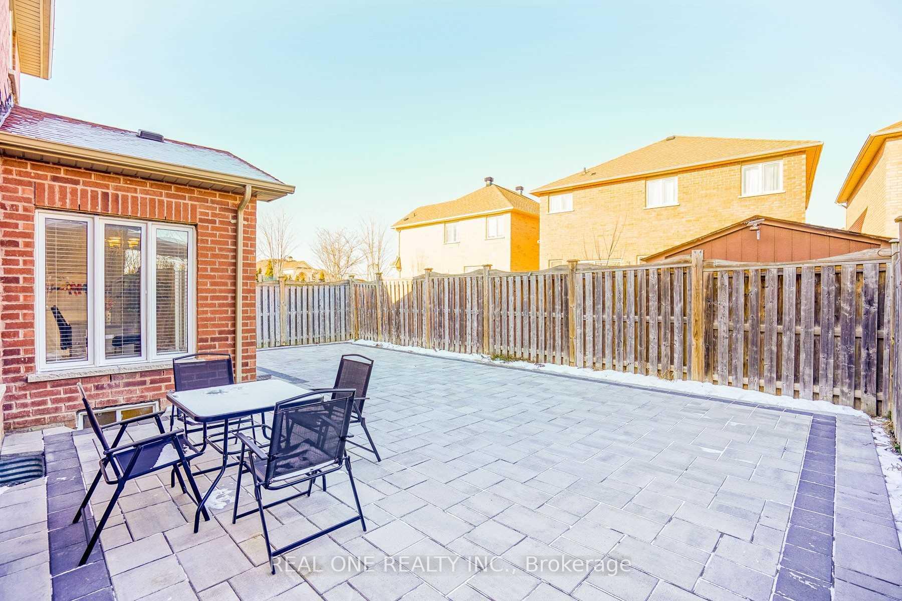 Photo 2 of 4 Coral Cove Court, Markham, Greensborough — HOMEH