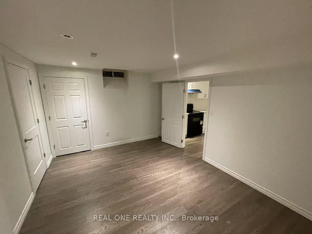 Photo 4 of 4 Coral Cove Court, Markham, Greensborough — HOMEH