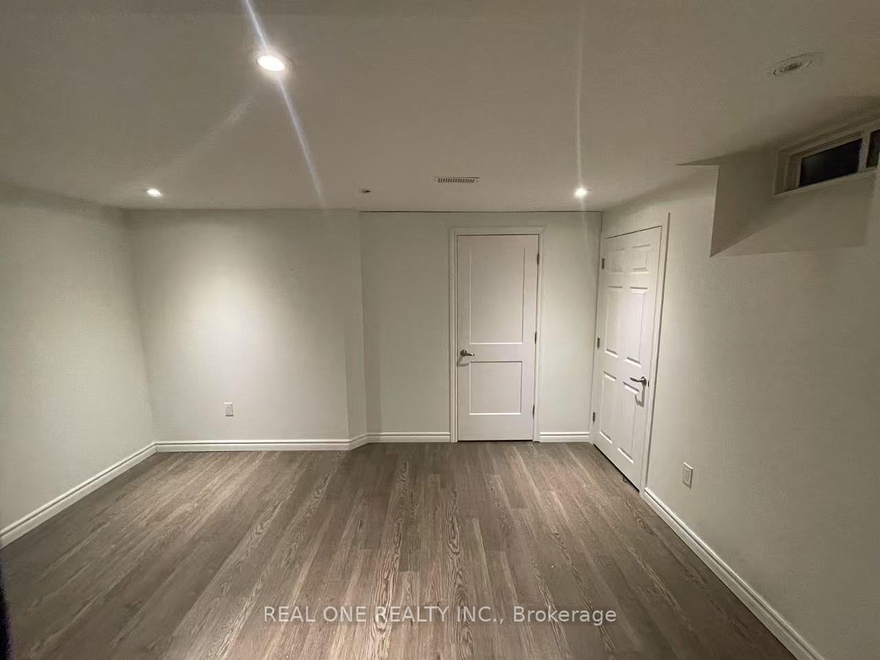 Photo 5 of 4 Coral Cove Court, Markham, Greensborough — HOMEH