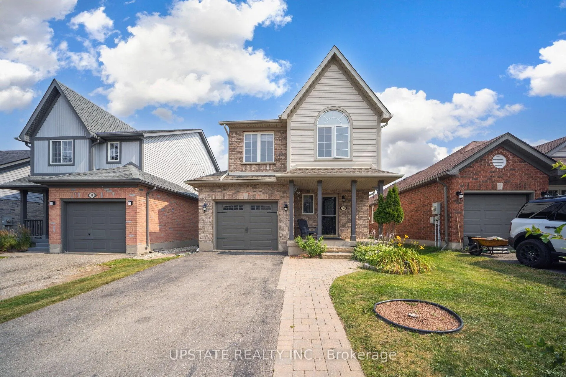 Photo 2 of 16 Settlers Road, Orangeville — HOMEH