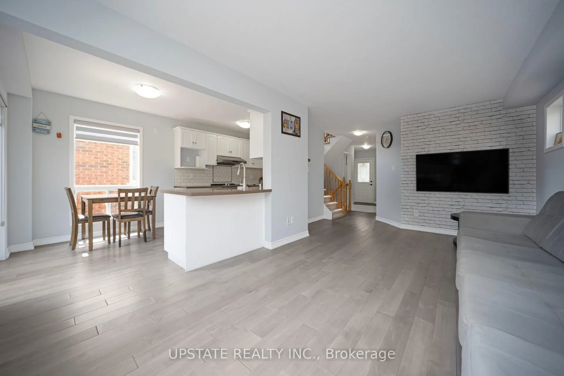 Photo 8 of 16 Settlers Road, Orangeville — HOMEH