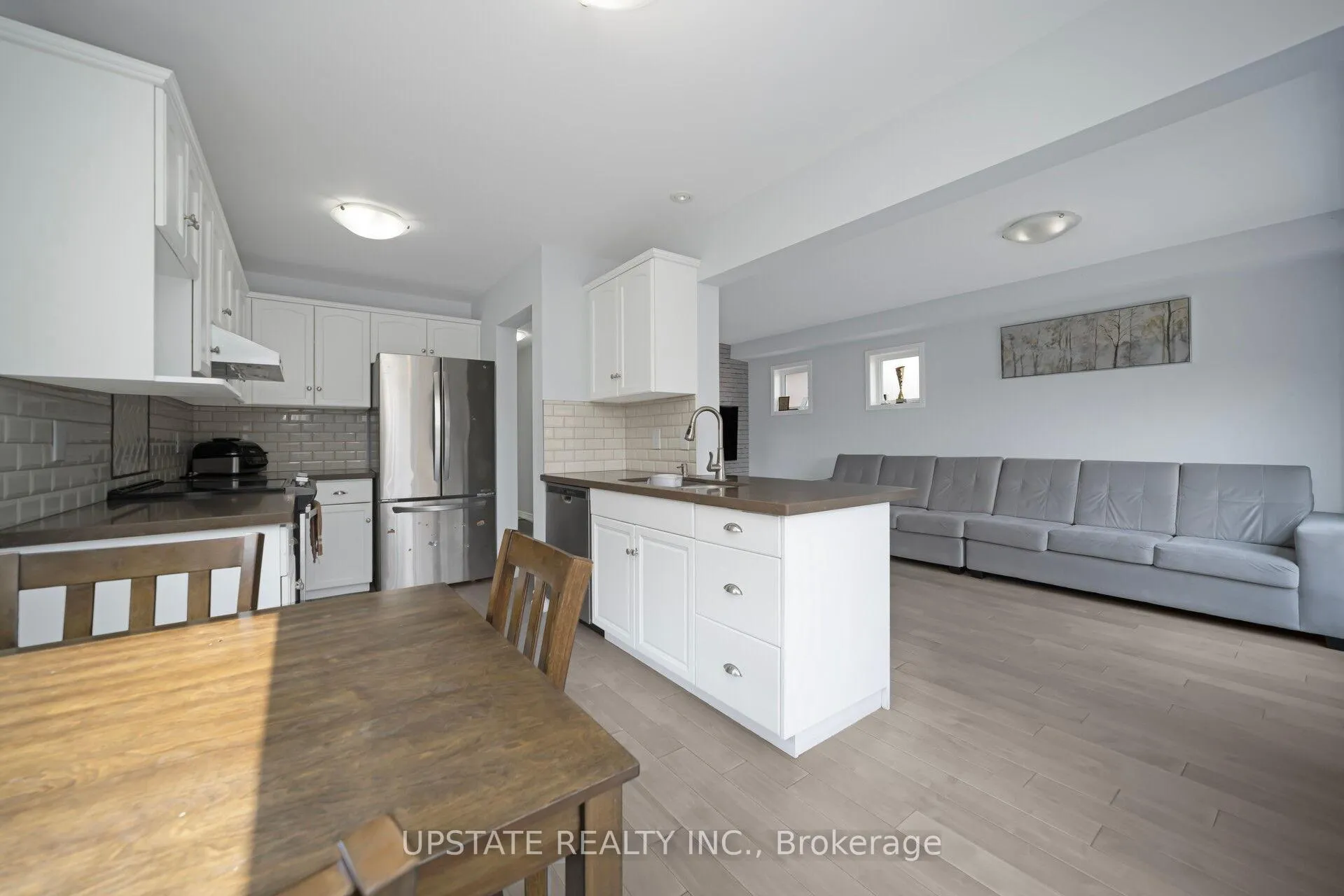Photo 10 of 16 Settlers Road, Orangeville — HOMEH