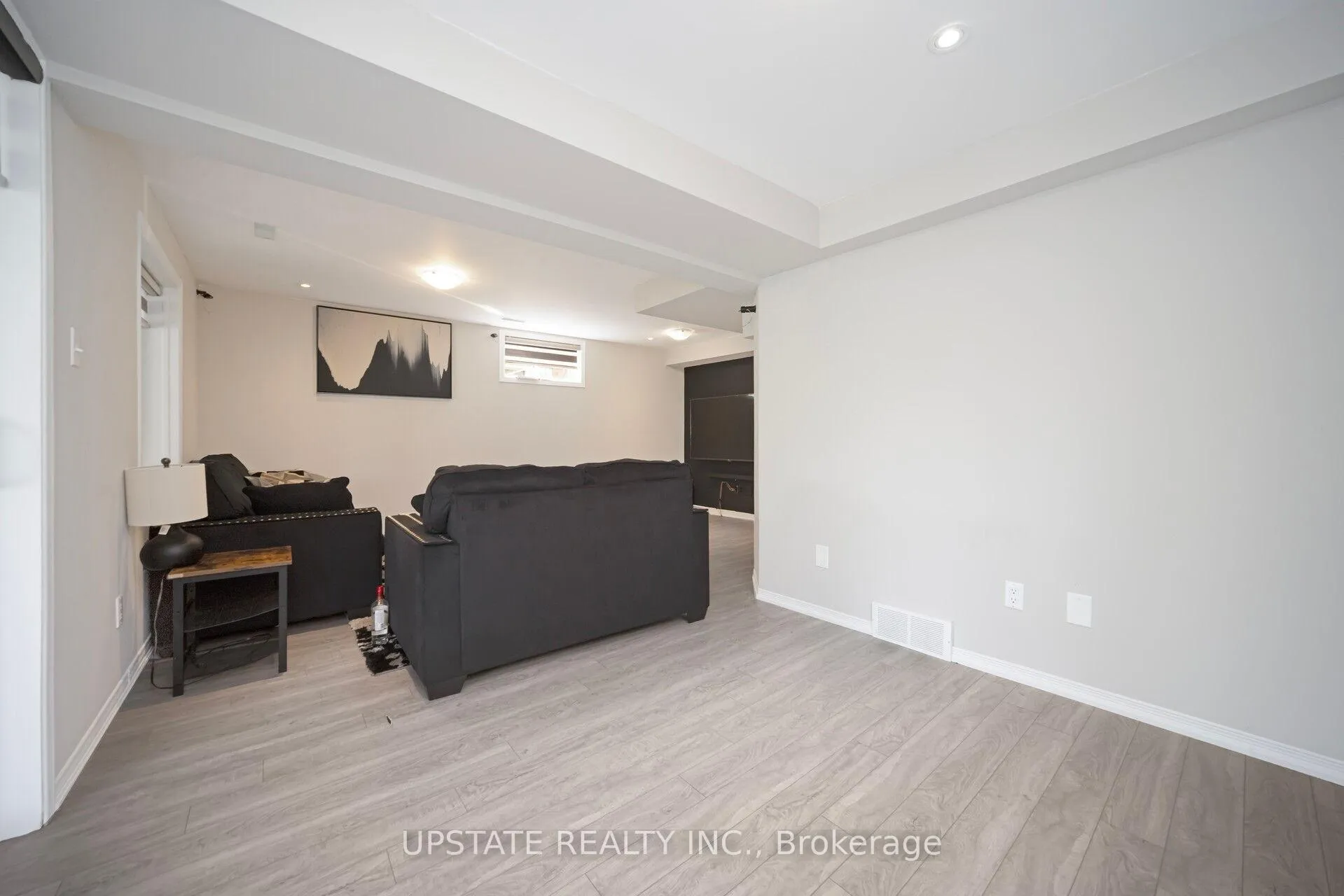Photo 25 of 16 Settlers Road, Orangeville — HOMEH