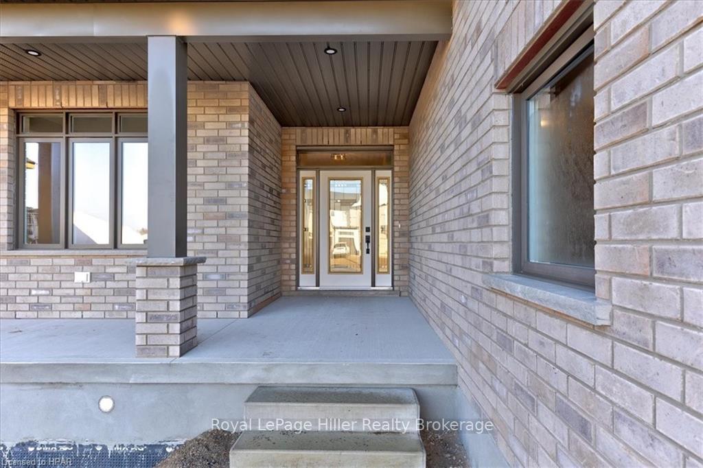 Photo 3 of 42 Avery Place, Perth East, Milverton — HOMEH
