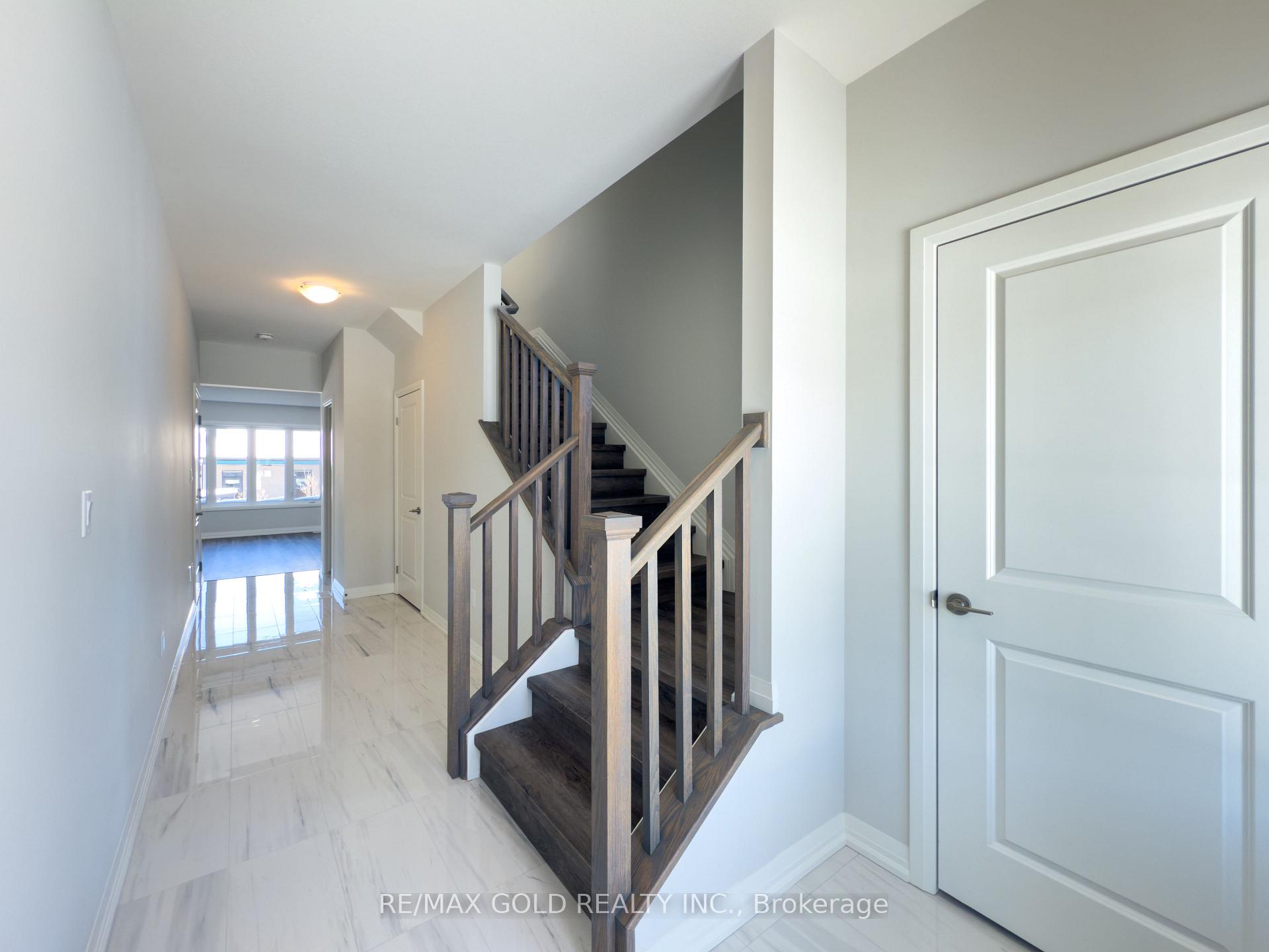 Photo 4 of 37 Samuel Avenue, Pelham, Fonthill — HOMEH